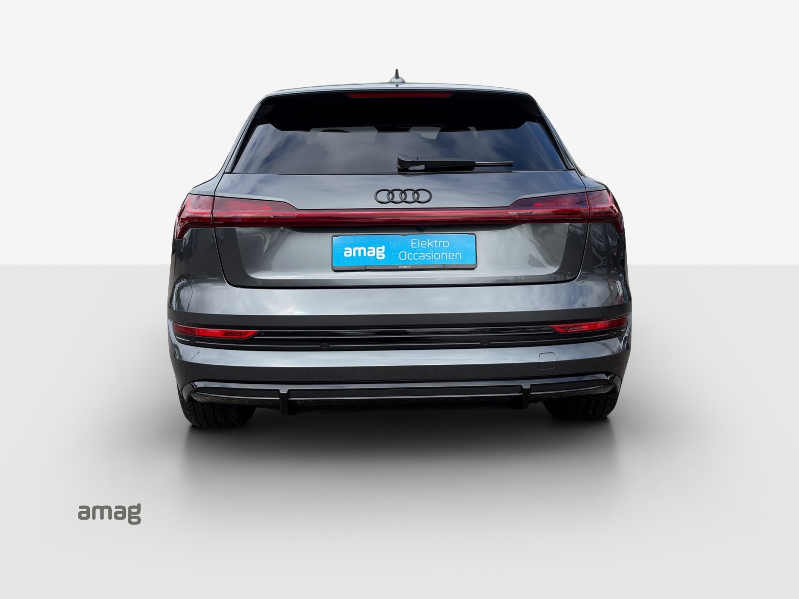 AUDI e-tron 55 S Line Black Edition quattro-image-4
