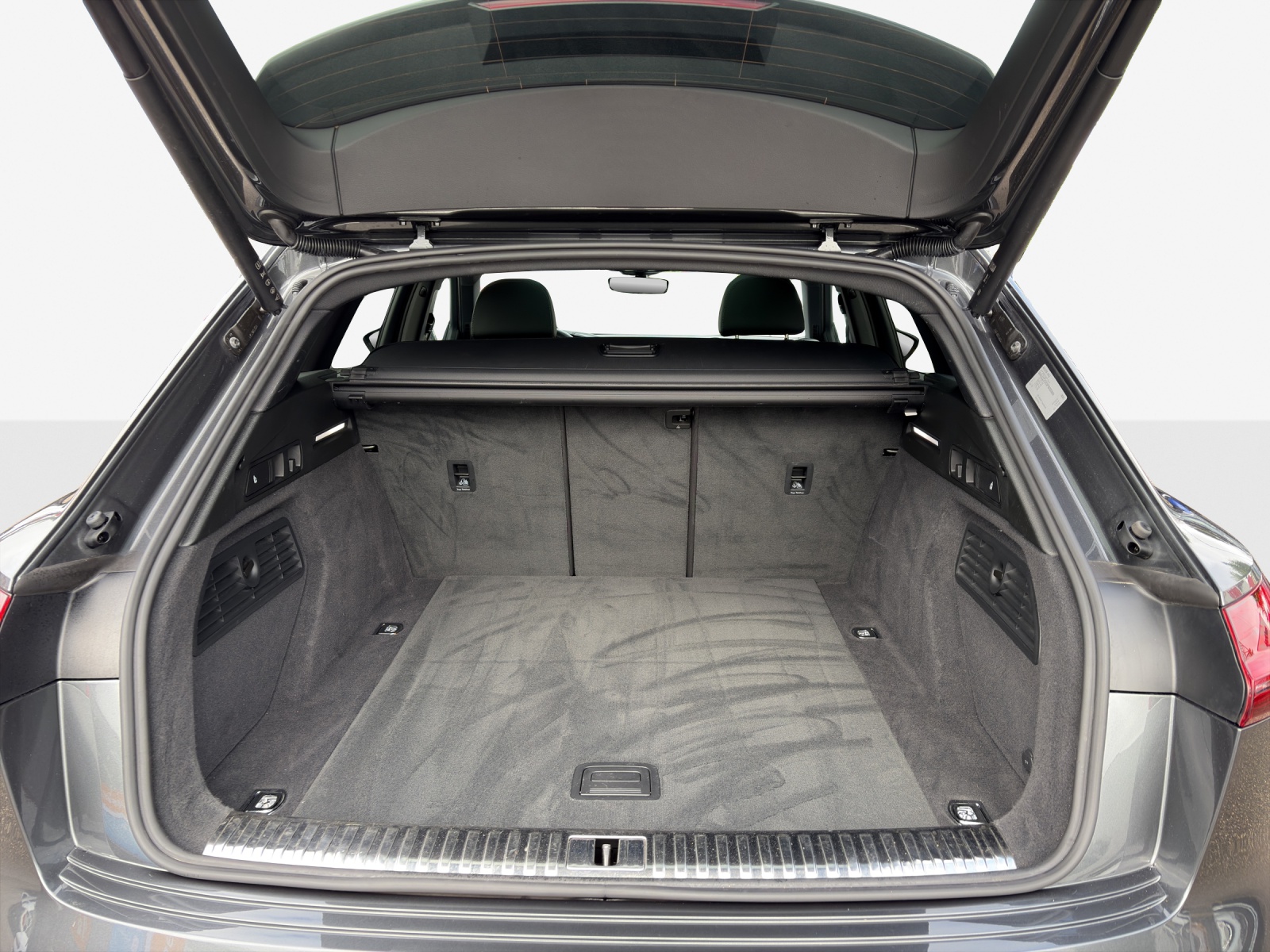 AUDI e-tron 55 S Line Black Edition quattro-image-13