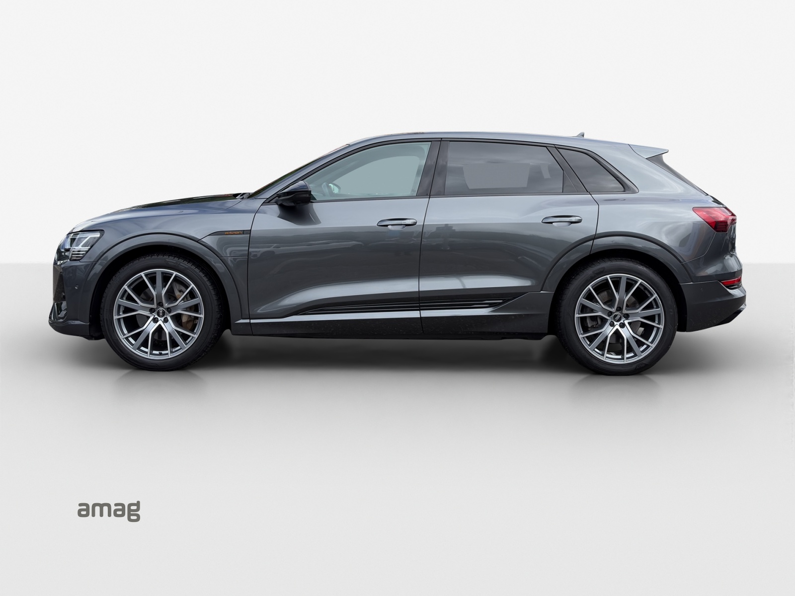 AUDI e-tron 55 S Line Black Edition quattro-image-1