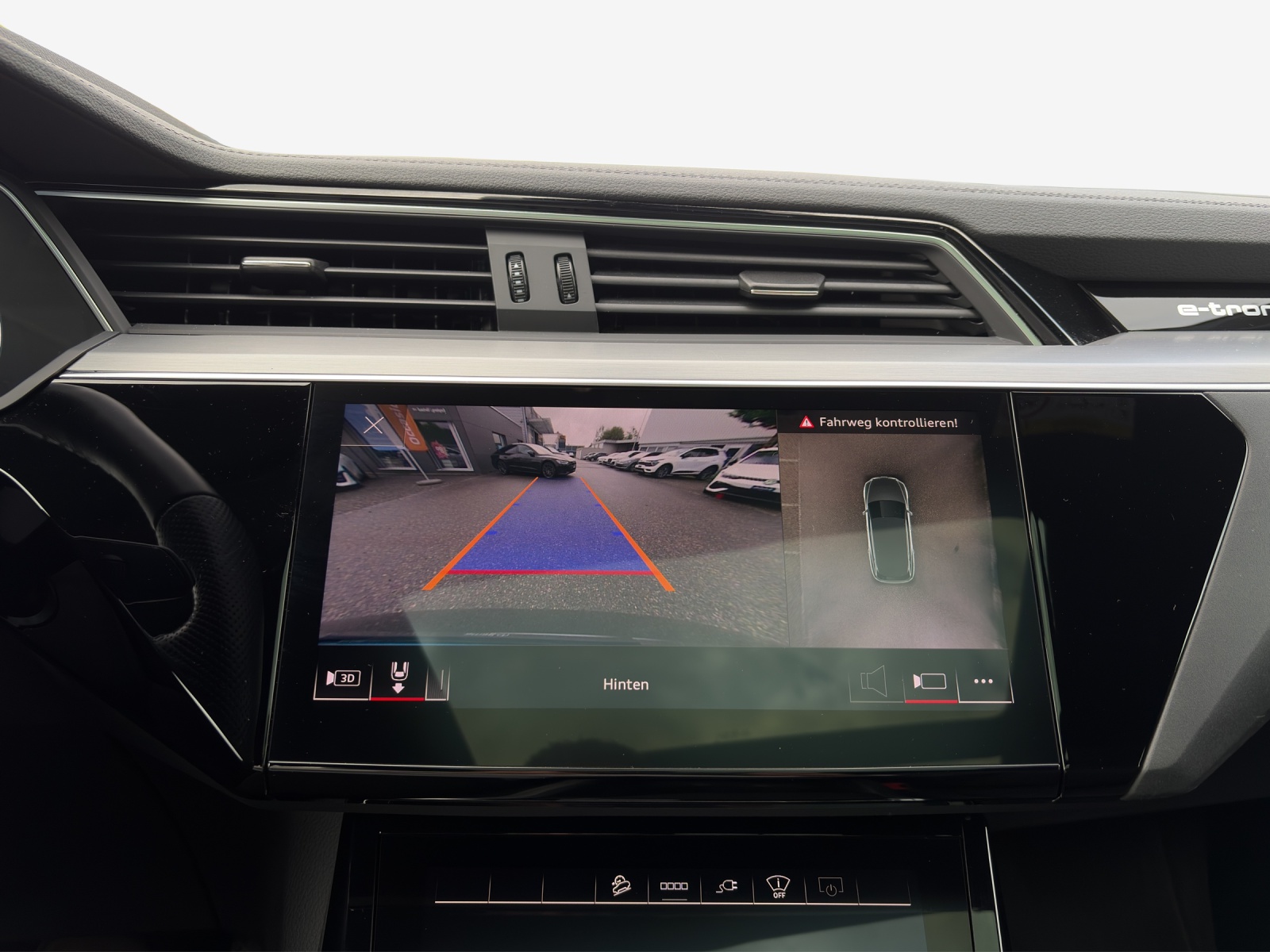 AUDI e-tron 55 S Line Black Edition quattro-image-16