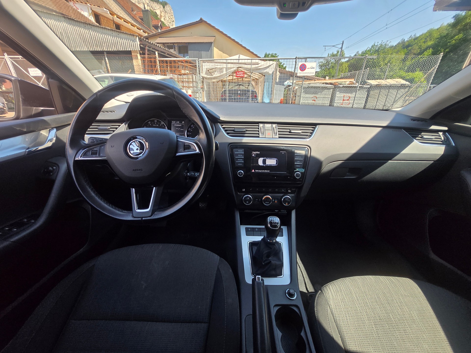 SKODA Octavia Combi 1.2 TSI Active-image-5