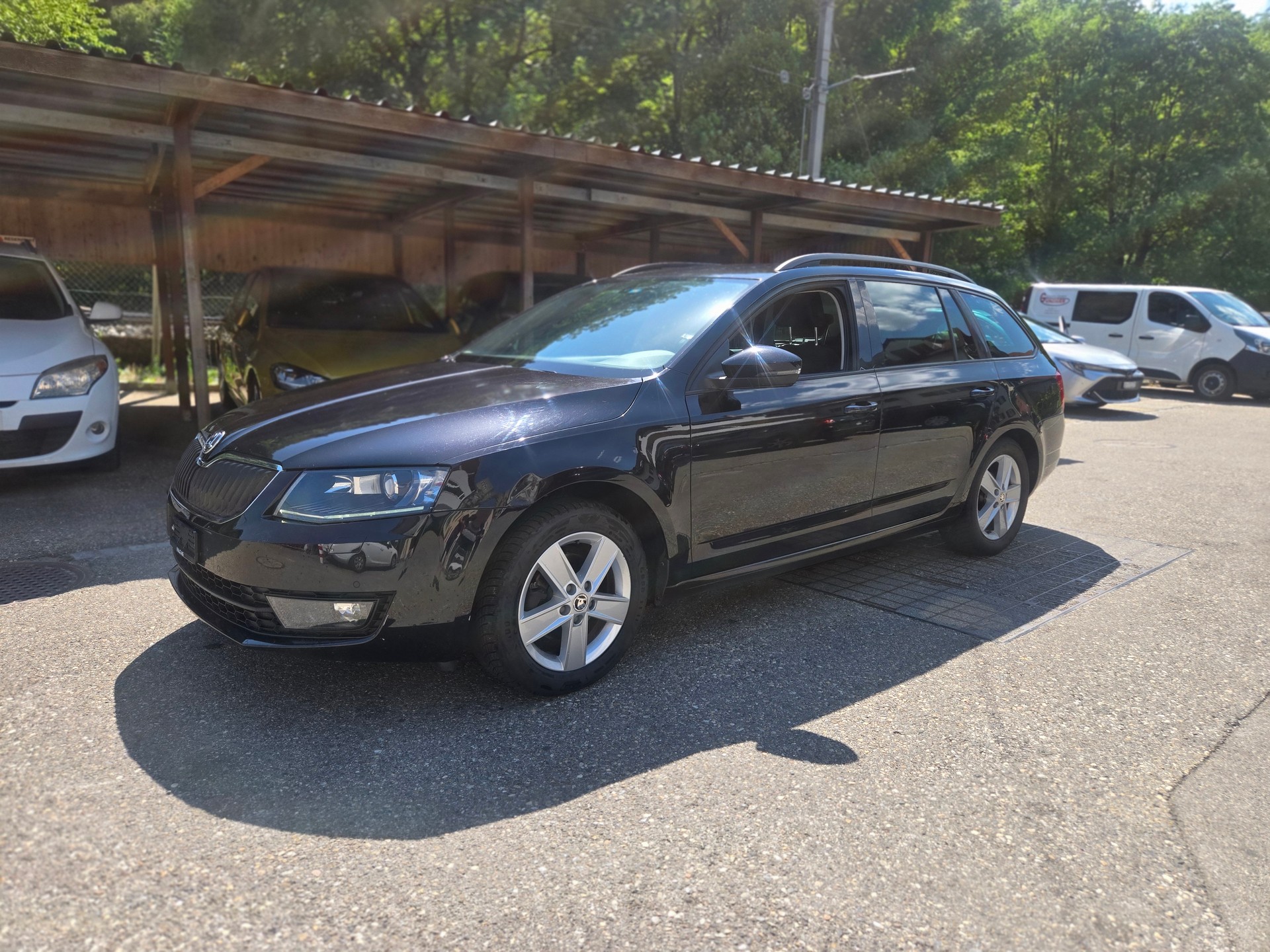 SKODA Octavia Combi 1.2 TSI Active-image-2