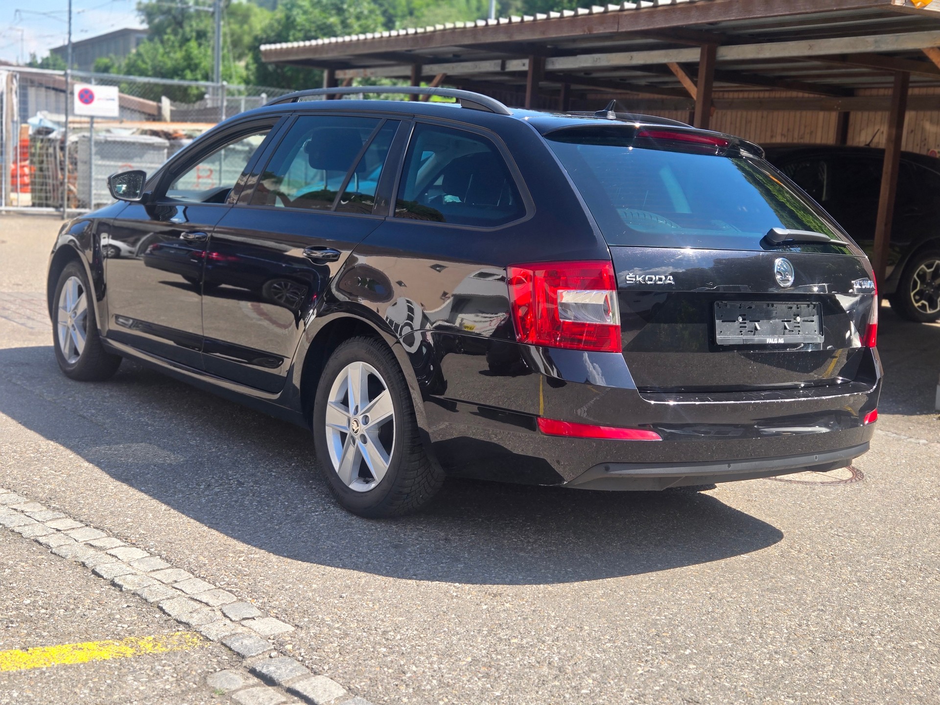 SKODA Octavia Combi 1.2 TSI Active-image-4