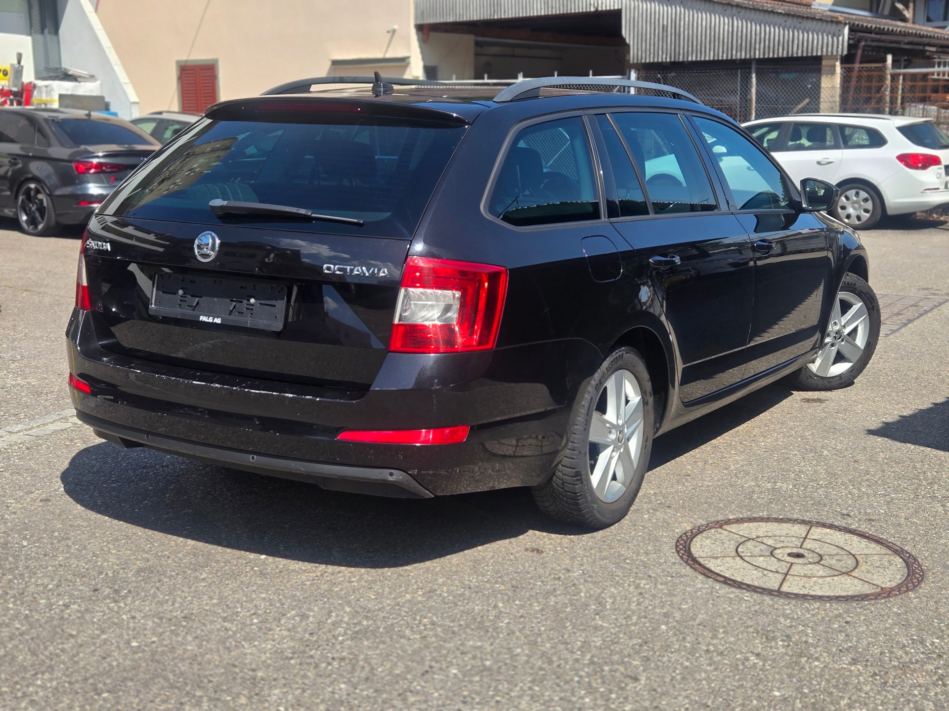 SKODA Octavia Combi 1.2 TSI Active-image-3
