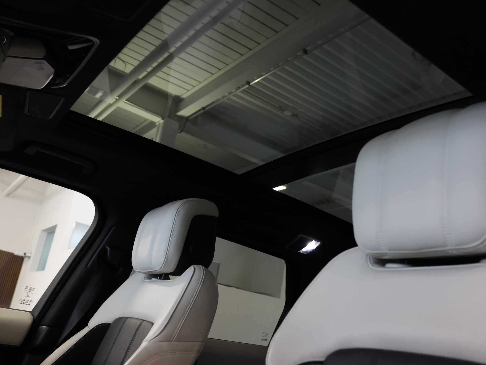 LAND ROVER Range Rover Sport P400 3.0 I6 MHEV HSE Automatic *Panorama* *Meridian* *Carbonteile*-image-19