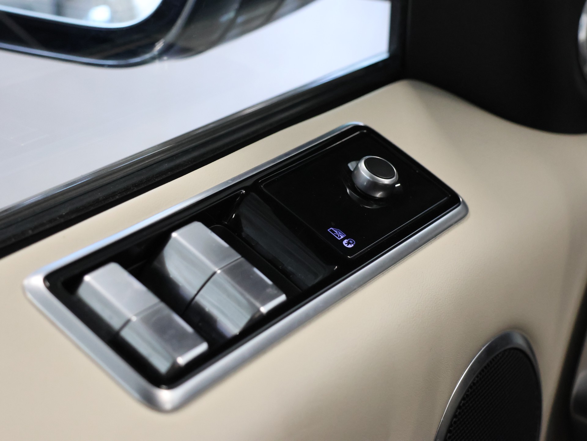LAND ROVER Range Rover Sport P400 3.0 I6 MHEV HSE Automatic *Panorama* *Meridian* *Carbonteile*-image-35