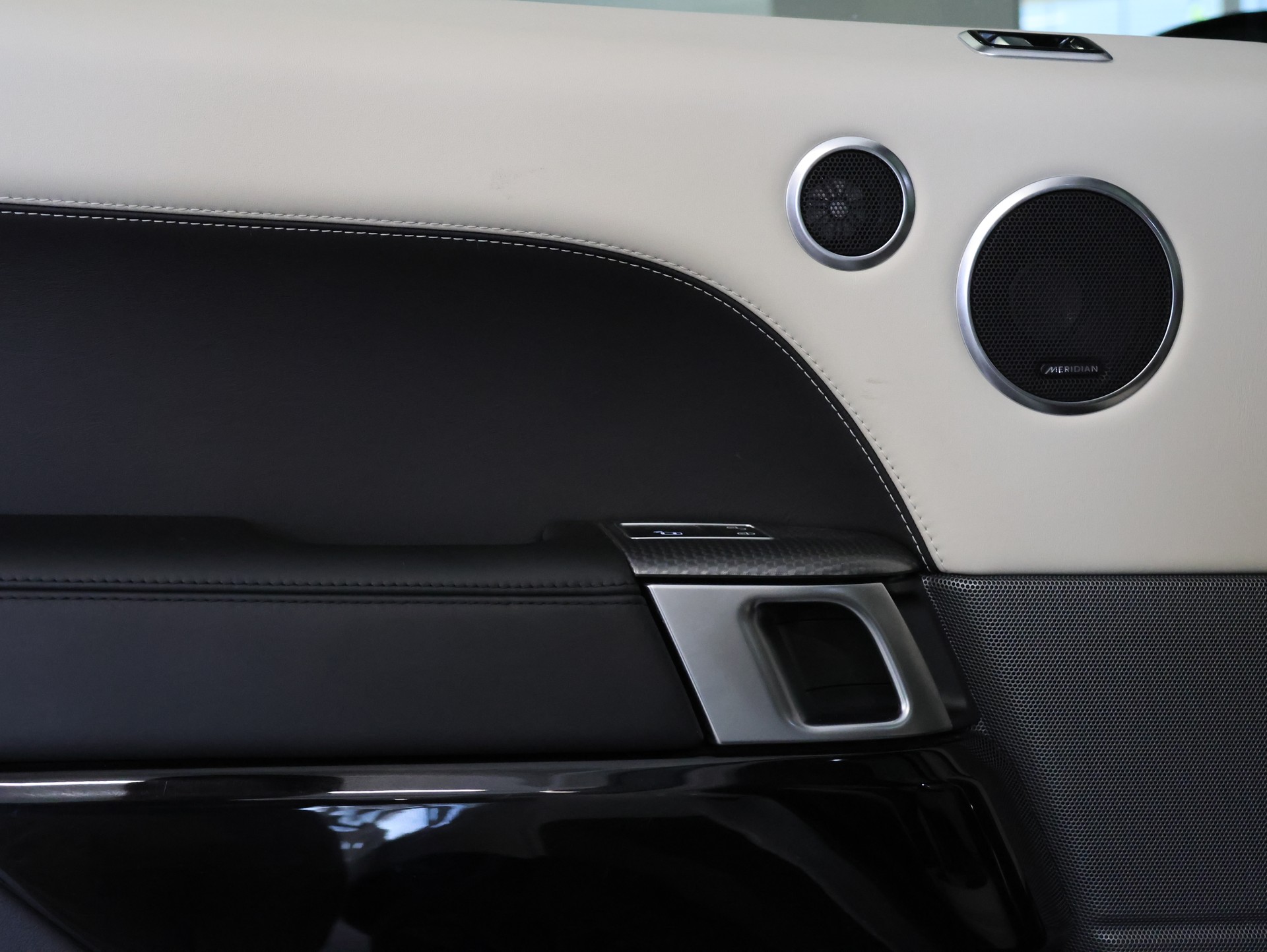 LAND ROVER Range Rover Sport P400 3.0 I6 MHEV HSE Automatic *Panorama* *Meridian* *Carbonteile*-image-41