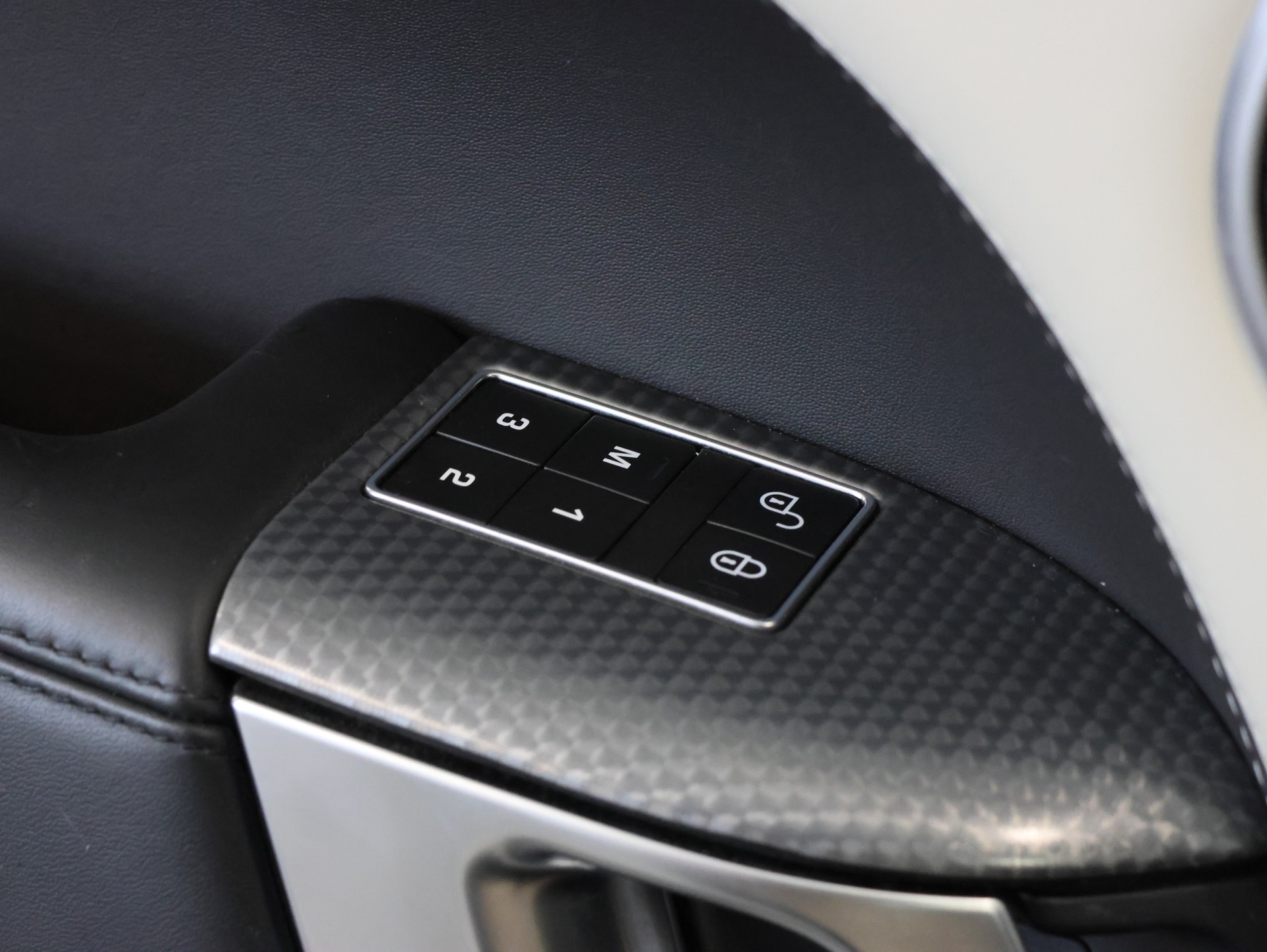 LAND ROVER Range Rover Sport P400 3.0 I6 MHEV HSE Automatic *Panorama* *Meridian* *Carbonteile*-image-37