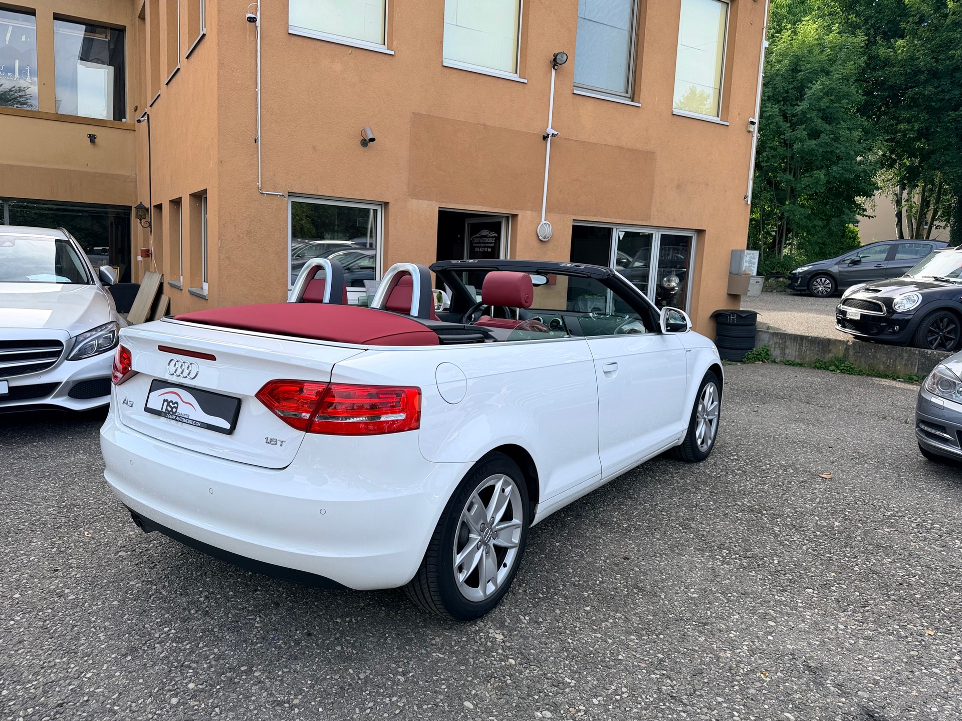 AUDI A3 Cabriolet 1.8 TFSI Attraction-image-15
