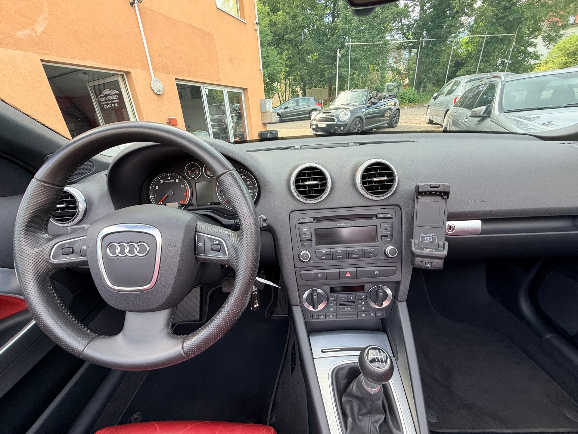 AUDI A3 Cabriolet 1.8 TFSI Attraction-image-24