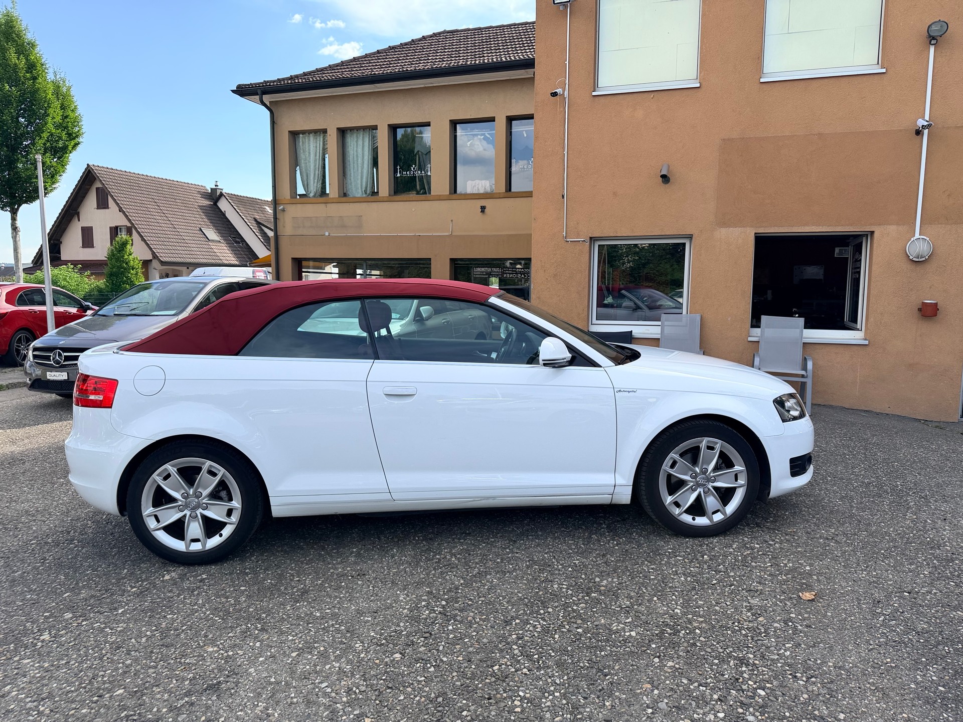 AUDI A3 Cabriolet 1.8 TFSI Attraction-image-2