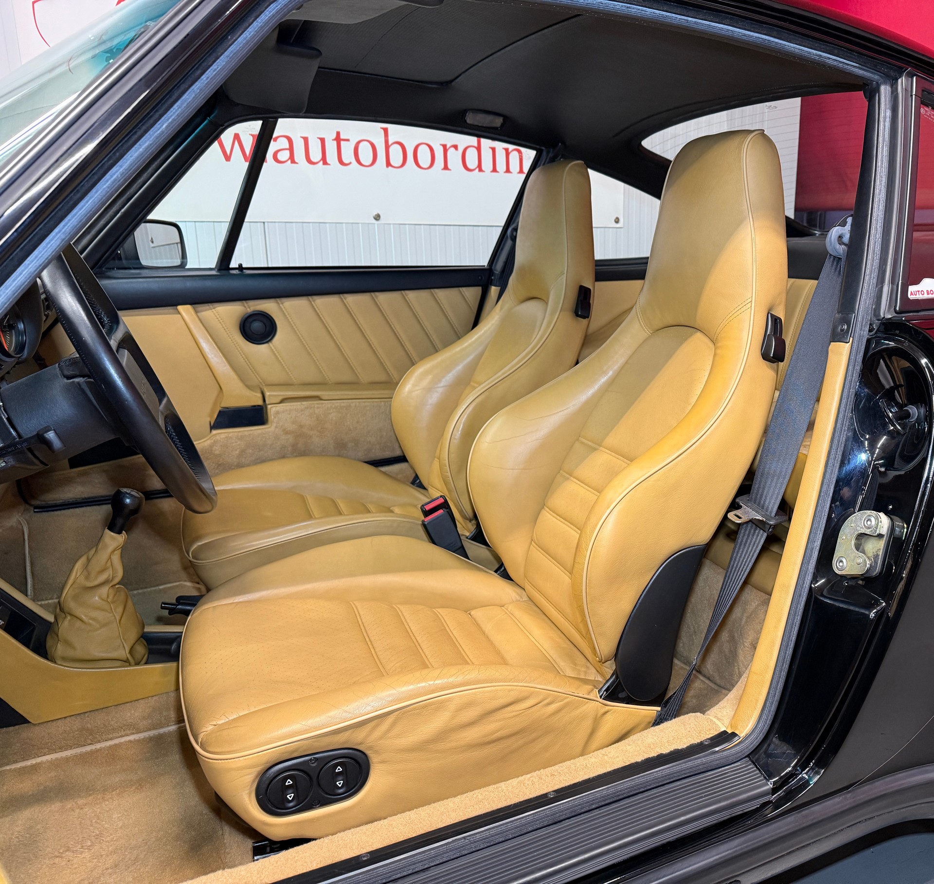 PORSCHE 911 930 Turbo 3.3 Modelljahr 1987 „A1 Schwarz glanz“ RUF Veteran-image-5
