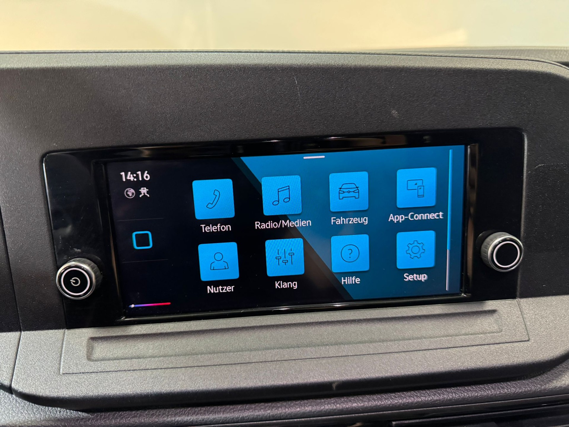 VW Caddy Cargo 2.0TDI-image-11