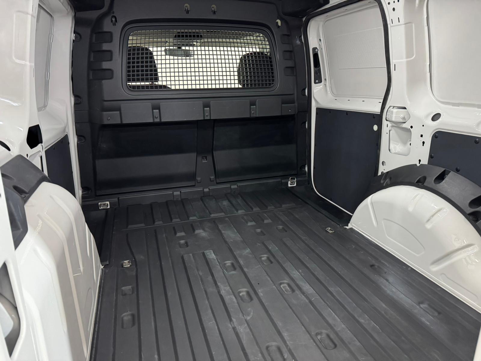 VW Caddy Cargo 2.0TDI-image-4