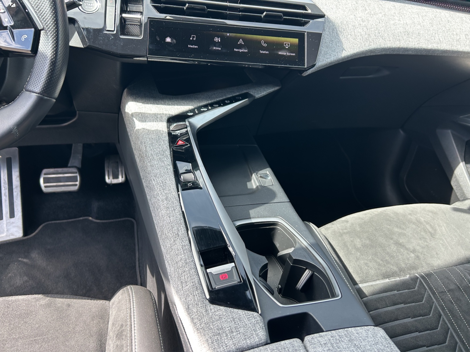 PEUGEOT 3008 e-GT-image-13