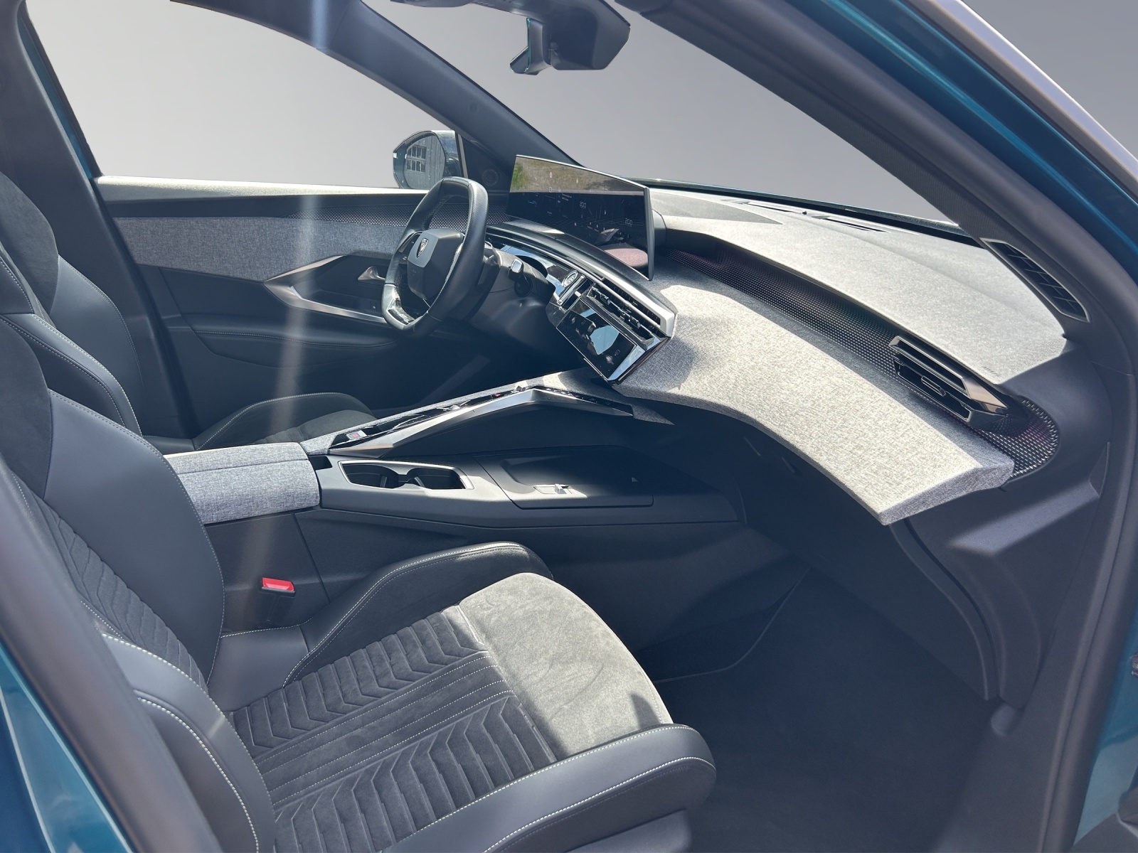 PEUGEOT 3008 e-GT-image-15