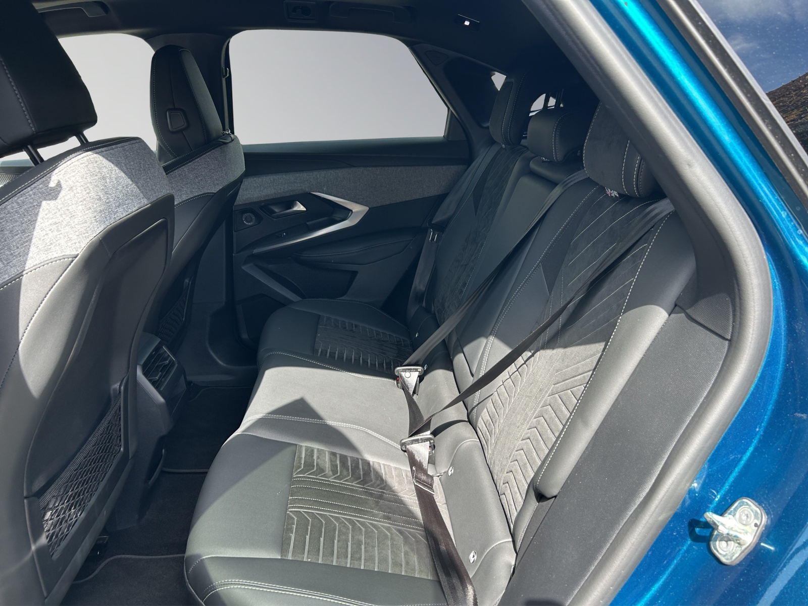 PEUGEOT 3008 e-GT-image-11