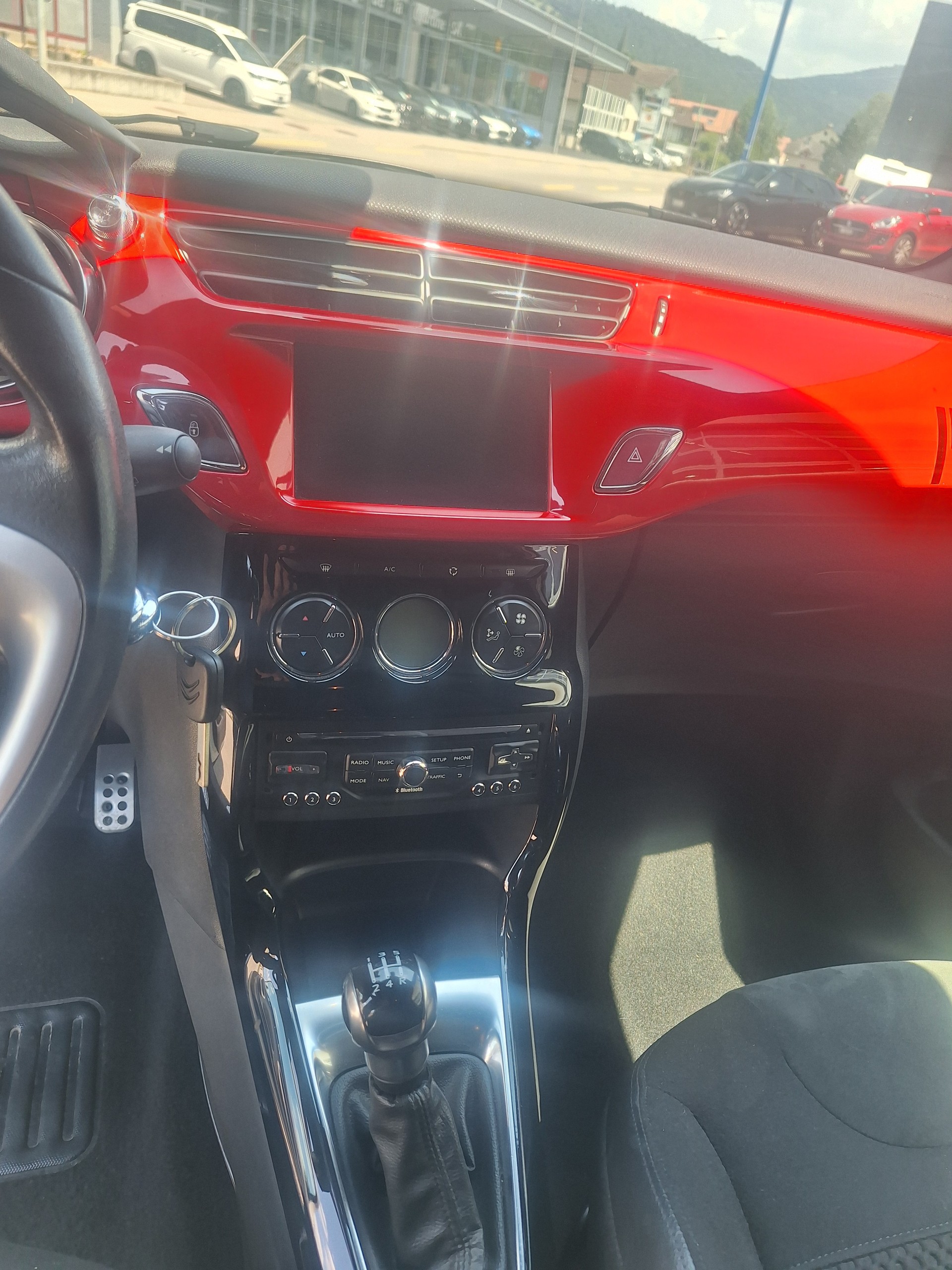 DS AUTOMOBILES DS3 1.2 Pure Tech Red Edition-image-6