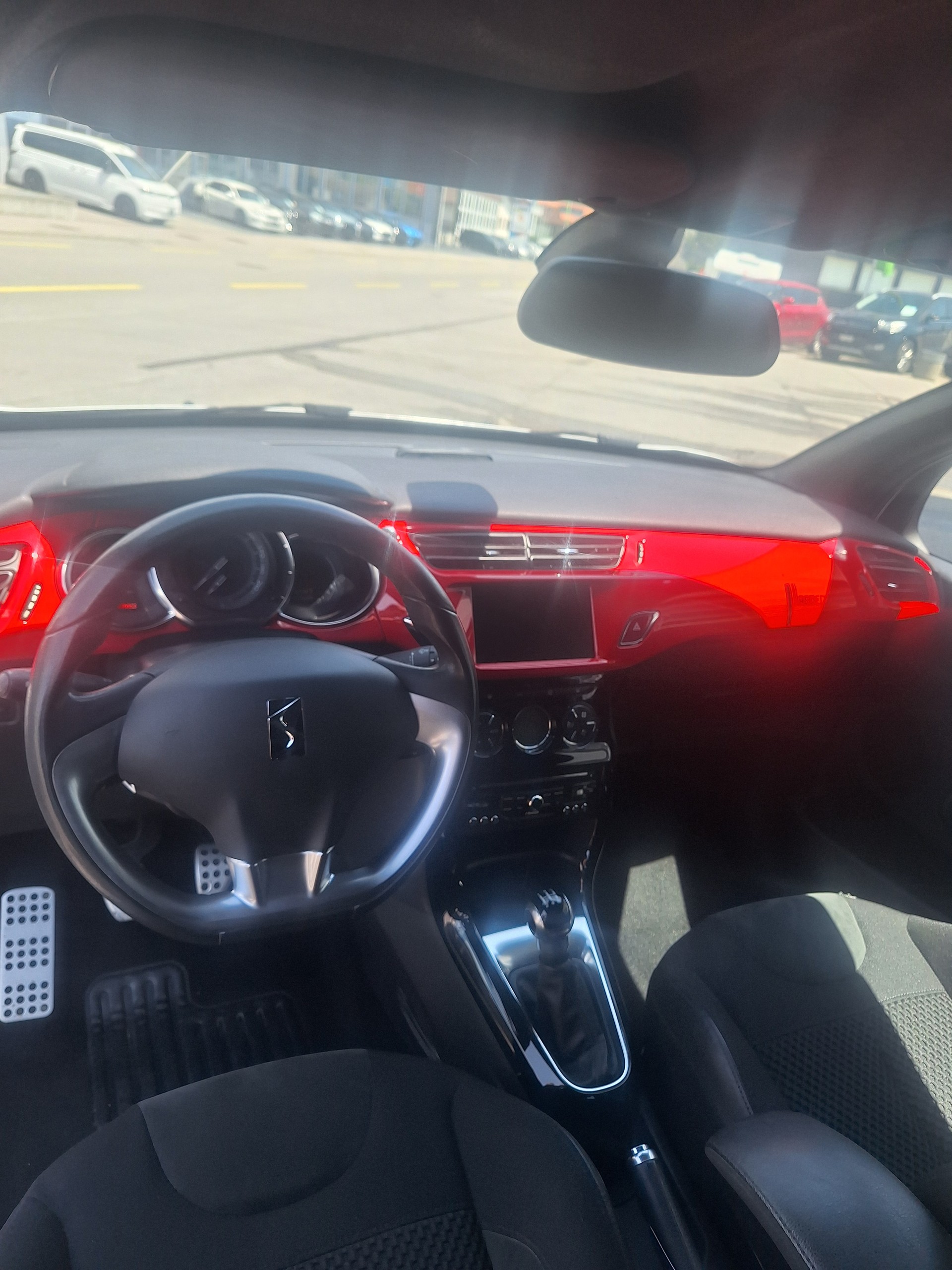 DS AUTOMOBILES DS3 1.2 Pure Tech Red Edition-image-4