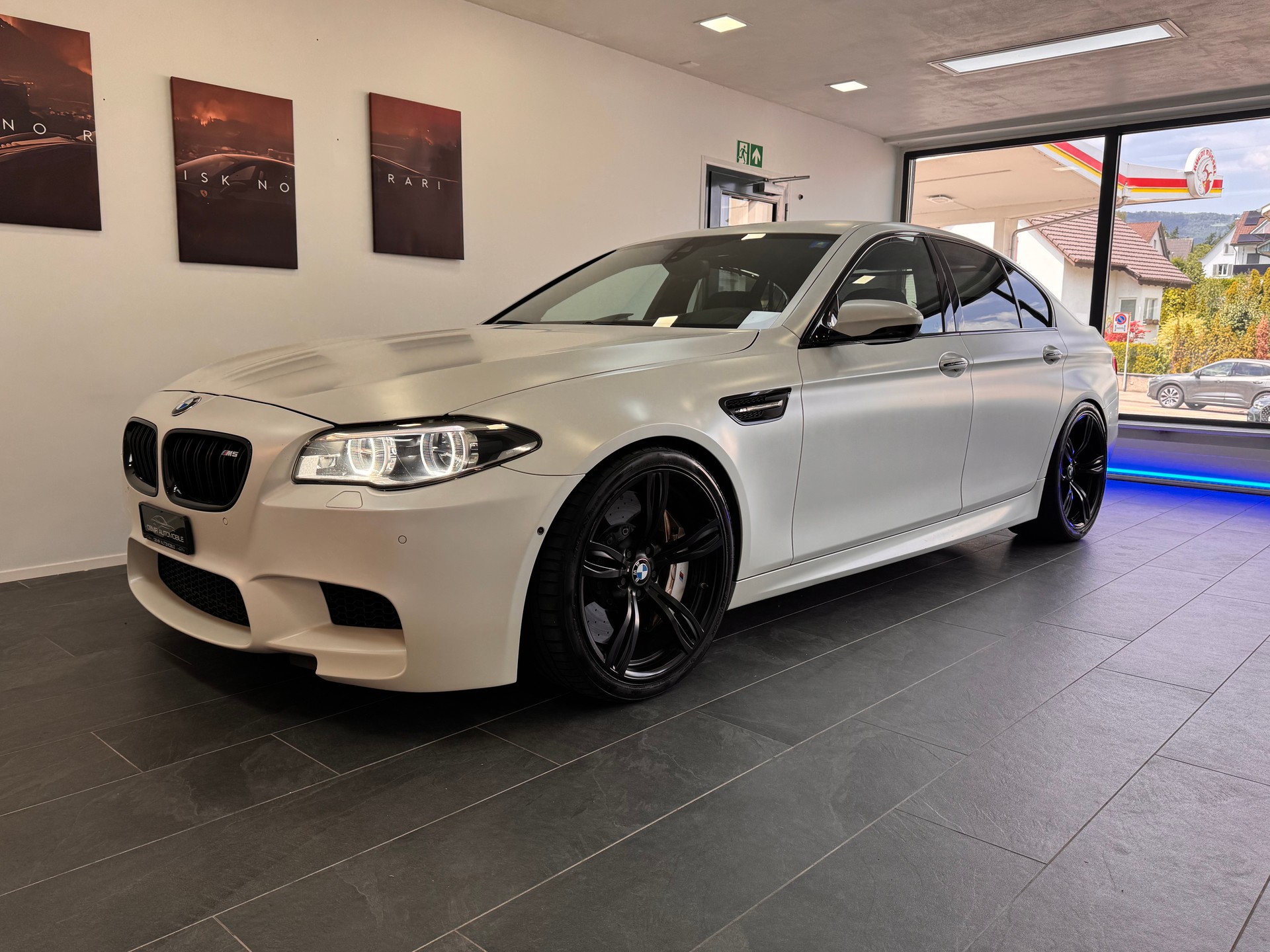 BMW M5 Competition Drivelogic *Frozzen White Matt Lackierung / Keramik Bremsen / B&O Soundsystem / LED / Softclose / Facelift*-image-0