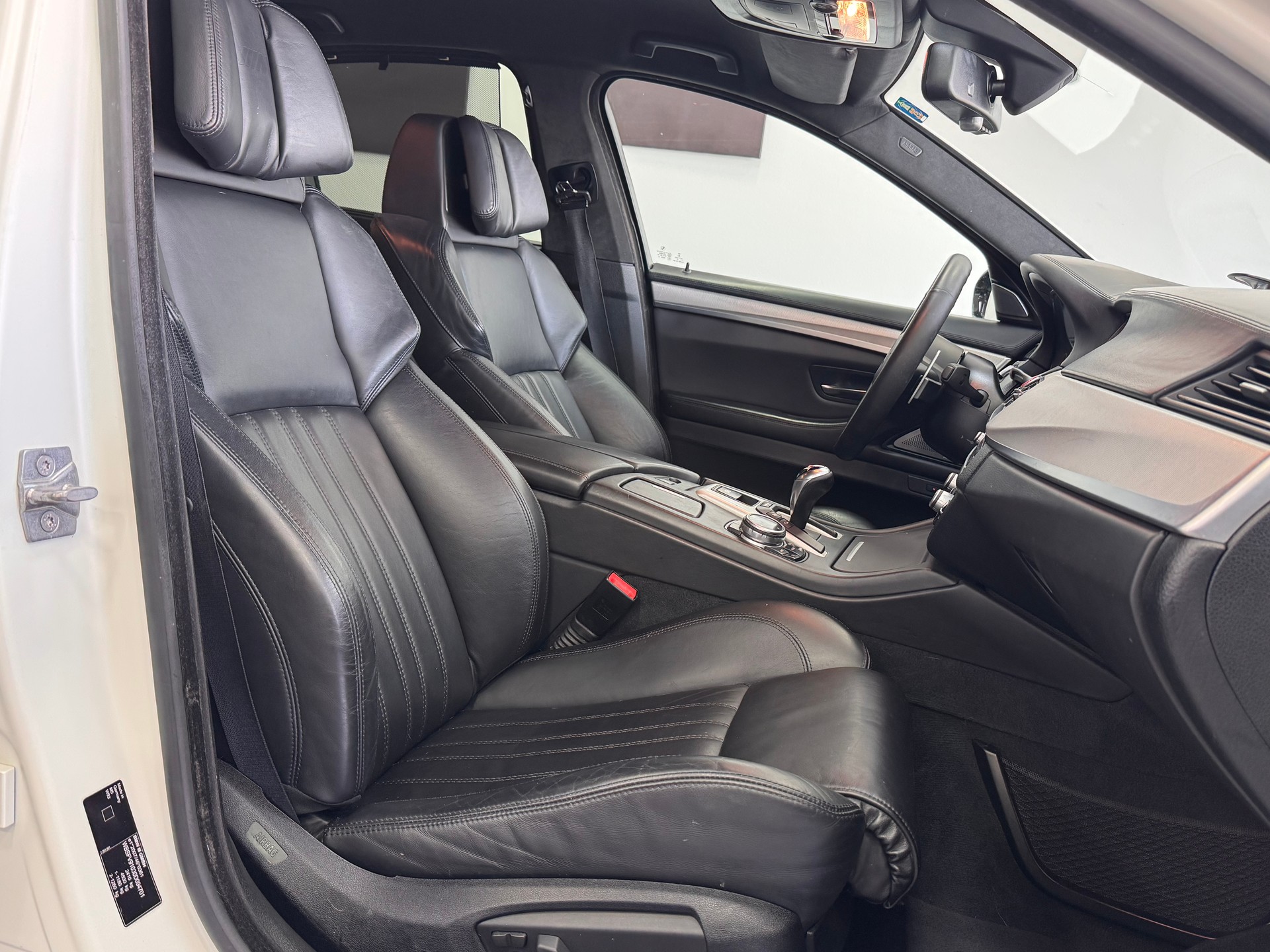 BMW M5 Competition Drivelogic *Frozzen White Matt Lackierung / Keramik Bremsen / B&O Soundsystem / LED / Softclose / Facelift*-image-11
