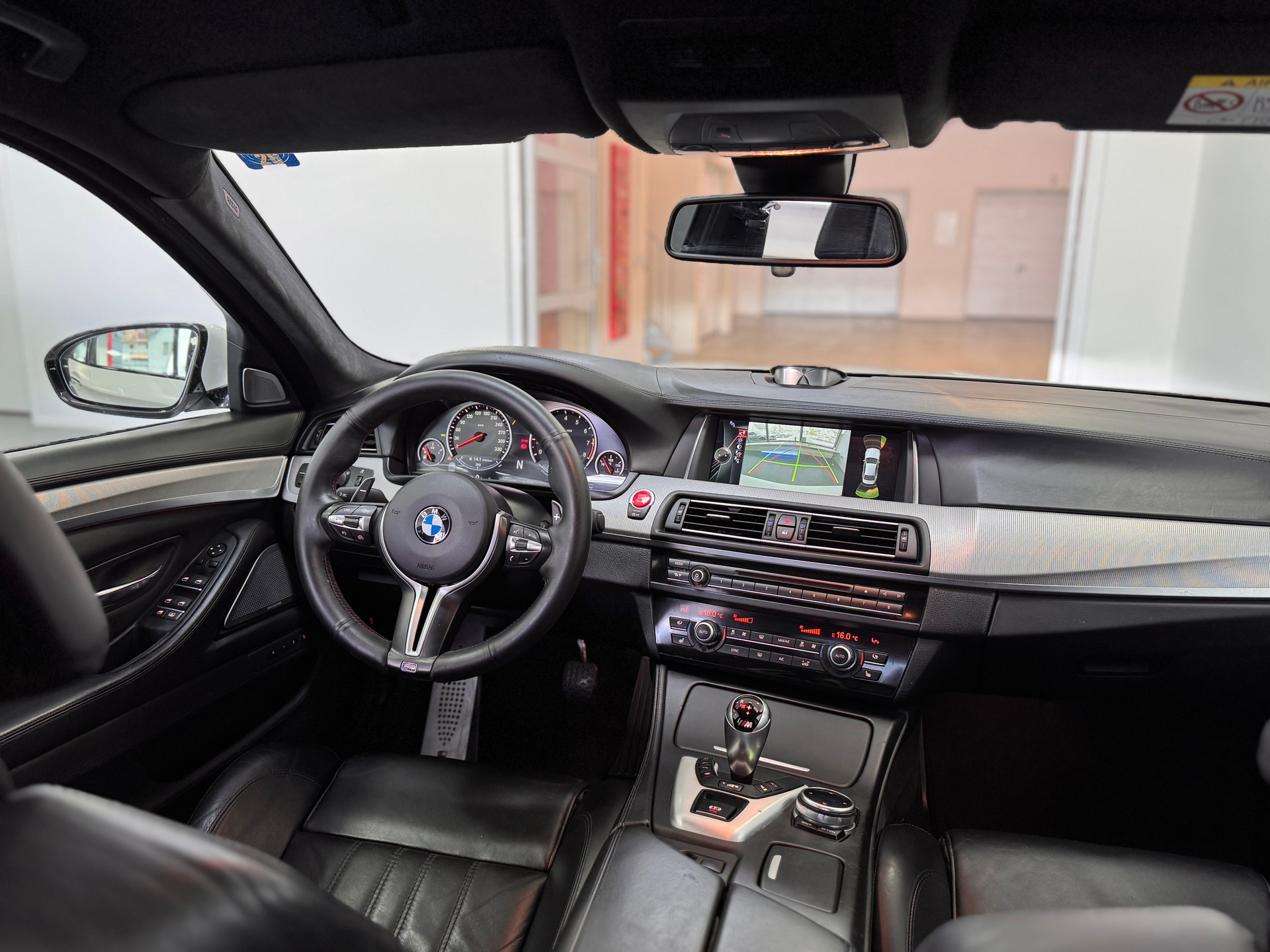 BMW M5 Competition Drivelogic *Frozzen White Matt Lackierung / Keramik Bremsen / B&O Soundsystem / LED / Softclose / Facelift*-image-15