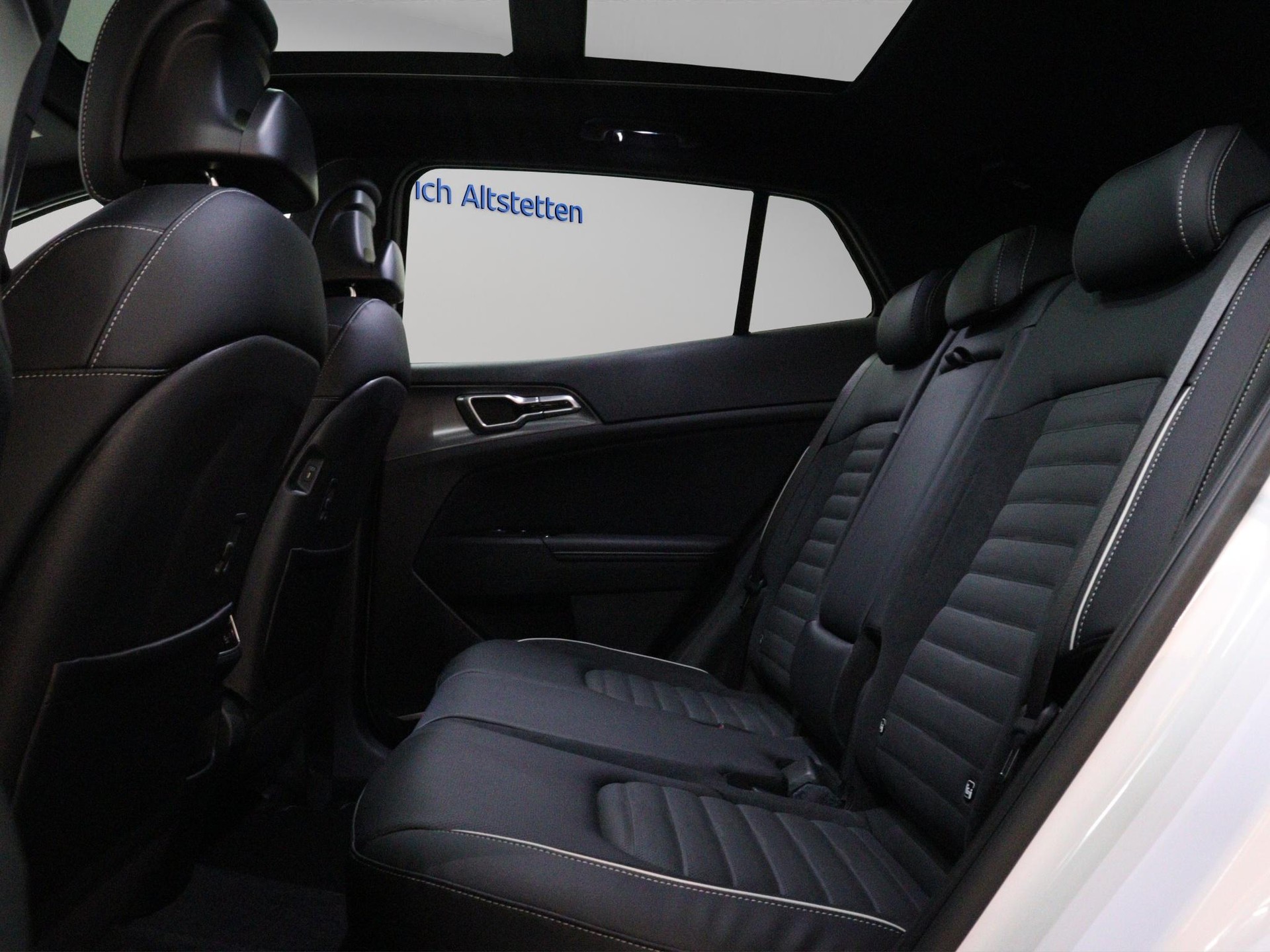 KIA Sportage 1.6 T-GDi PHEV GT-Line-image-6
