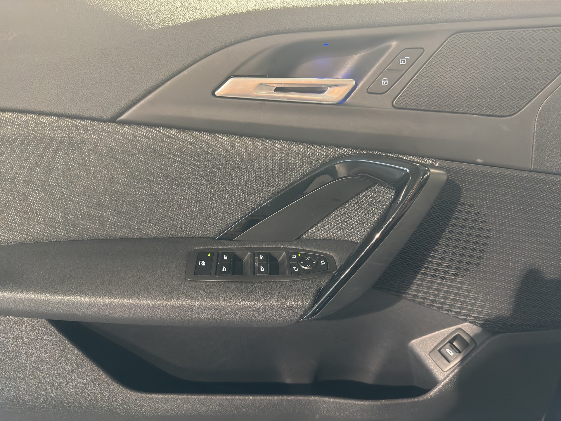 BMW X1 18d sDrive-image-11