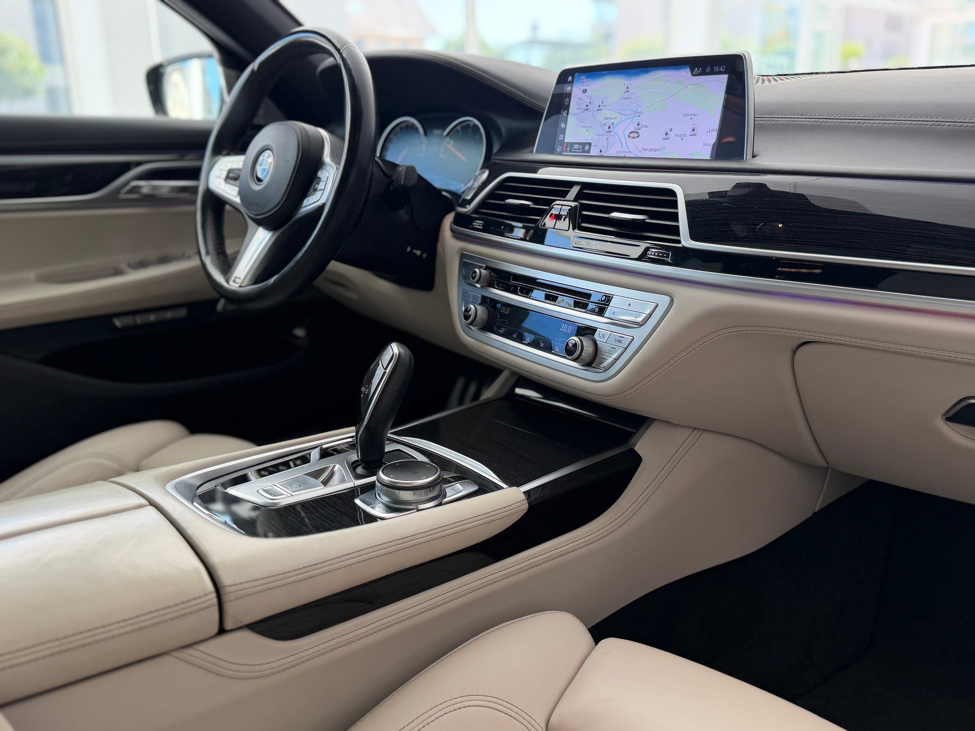 BMW 750i xDrive M Sport Steptronic **Frisch ab MFK**-image-21