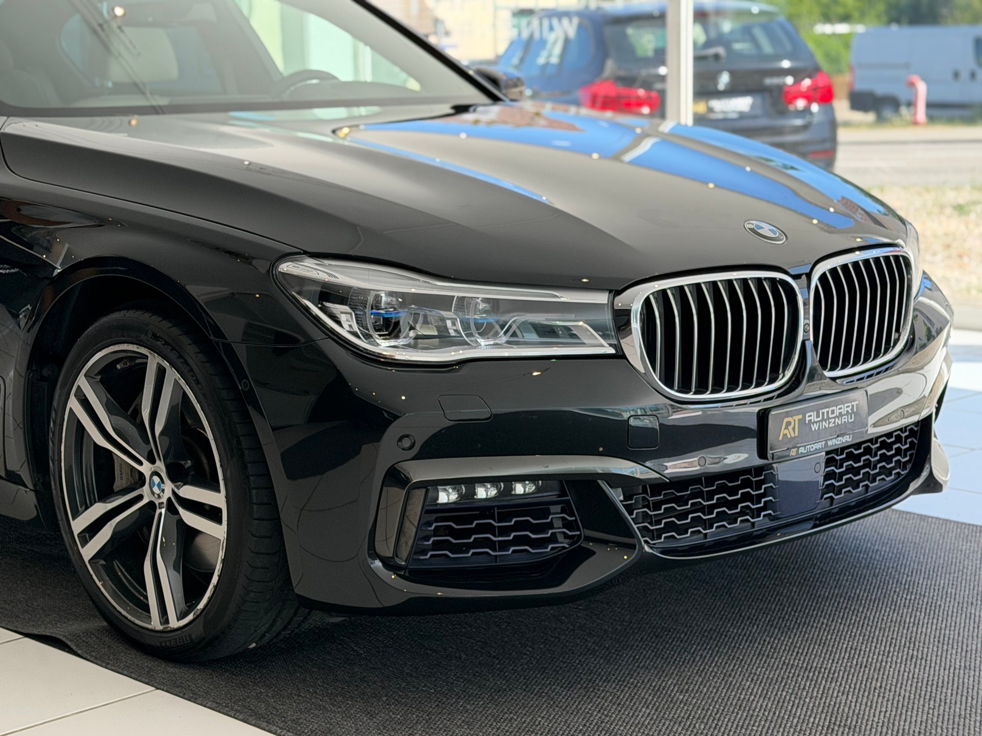 BMW 750i xDrive M Sport Steptronic **Frisch ab MFK**-showroom-element-3