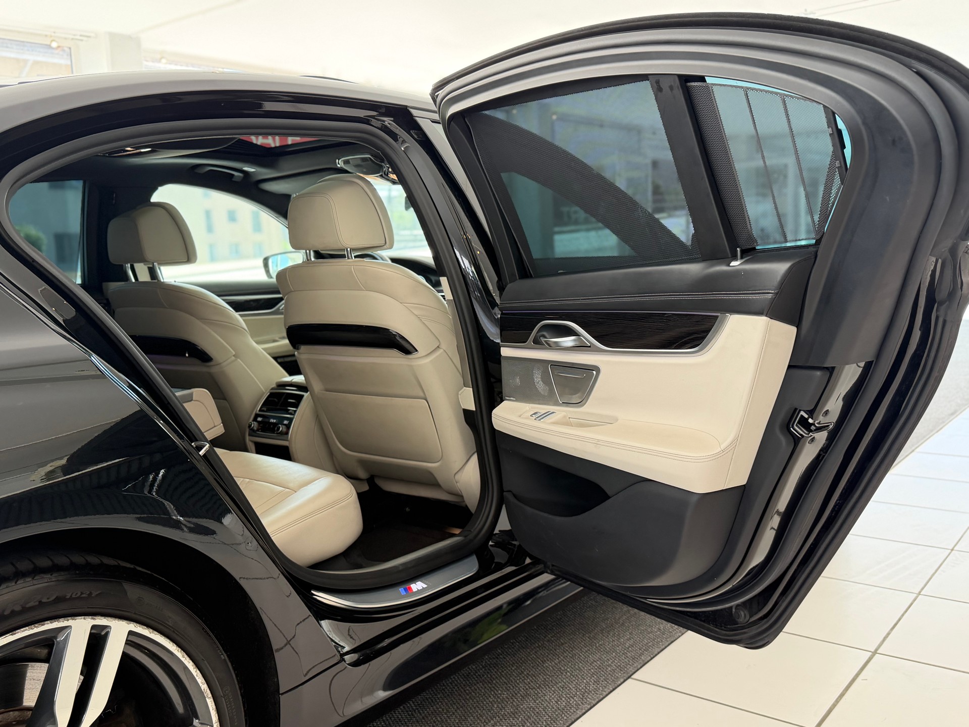 BMW 750i xDrive M Sport Steptronic **Frisch ab MFK**-image-22