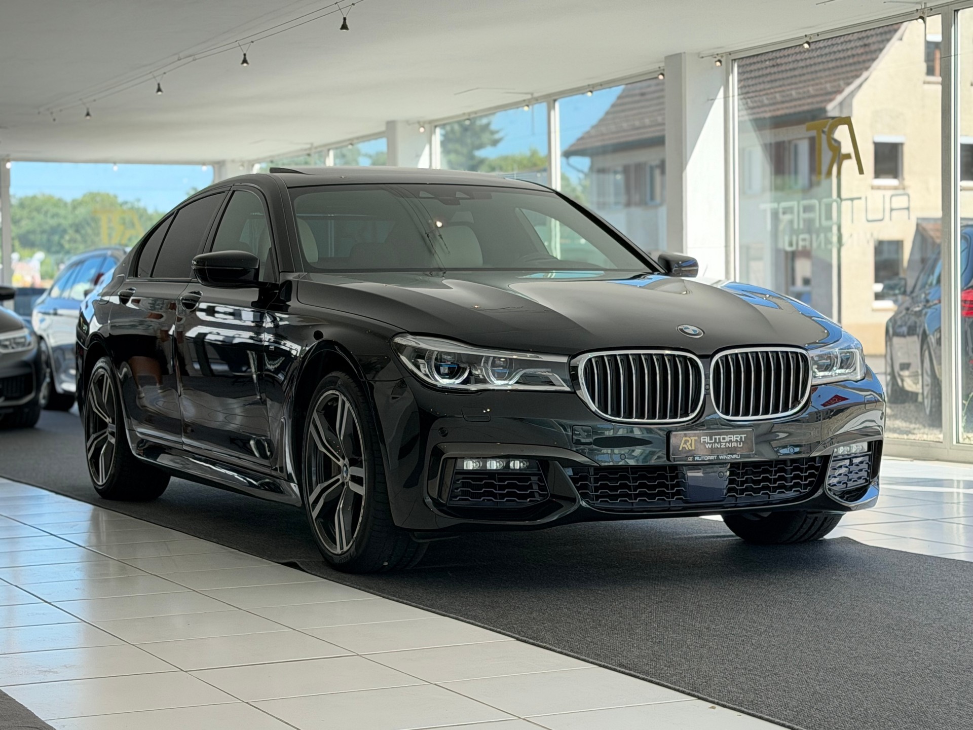 BMW 750i xDrive M Sport Steptronic **Frisch ab MFK**-showroom-element-2