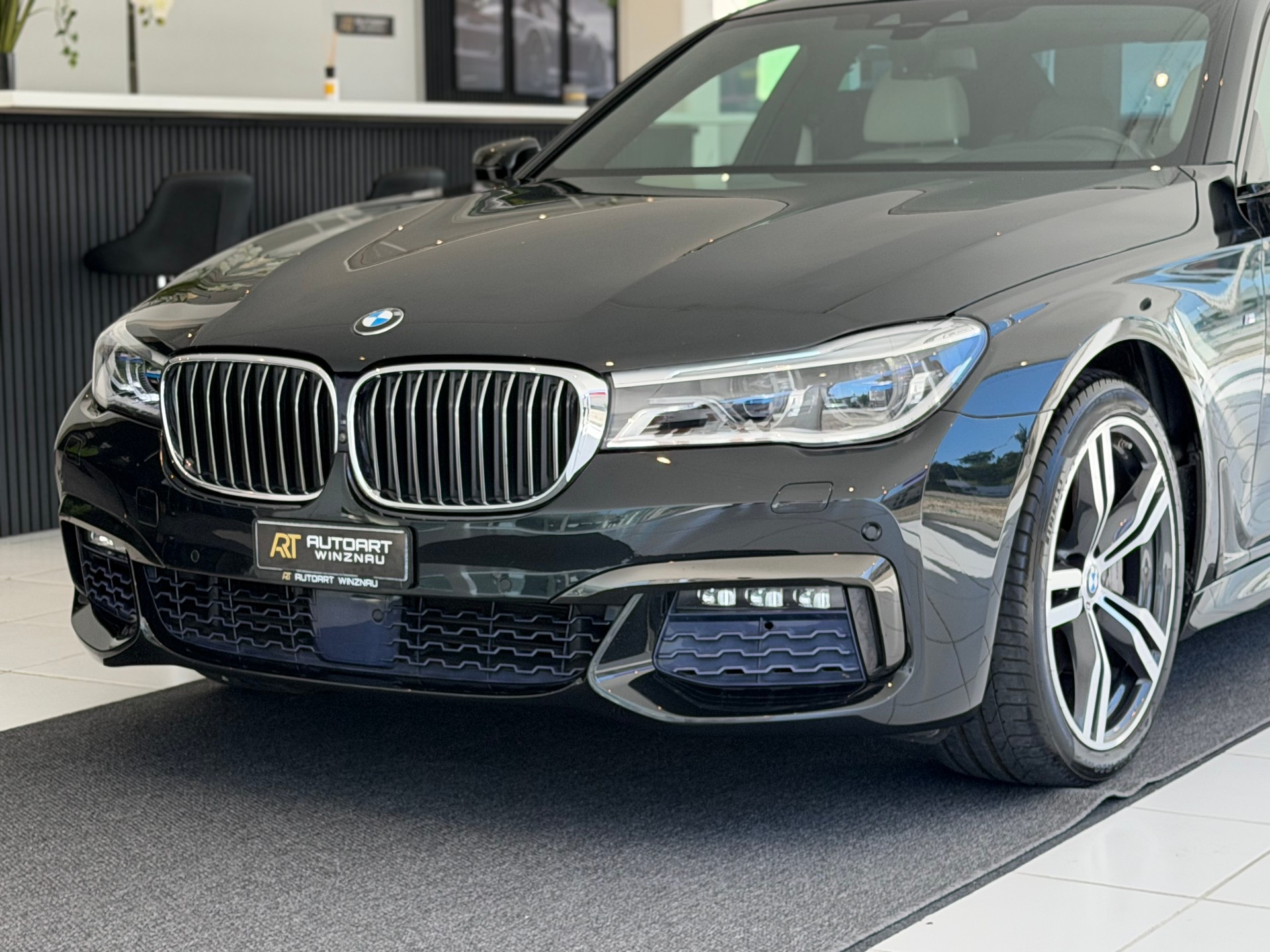 BMW 750i xDrive M Sport Steptronic **Frisch ab MFK**-showroom-element-1