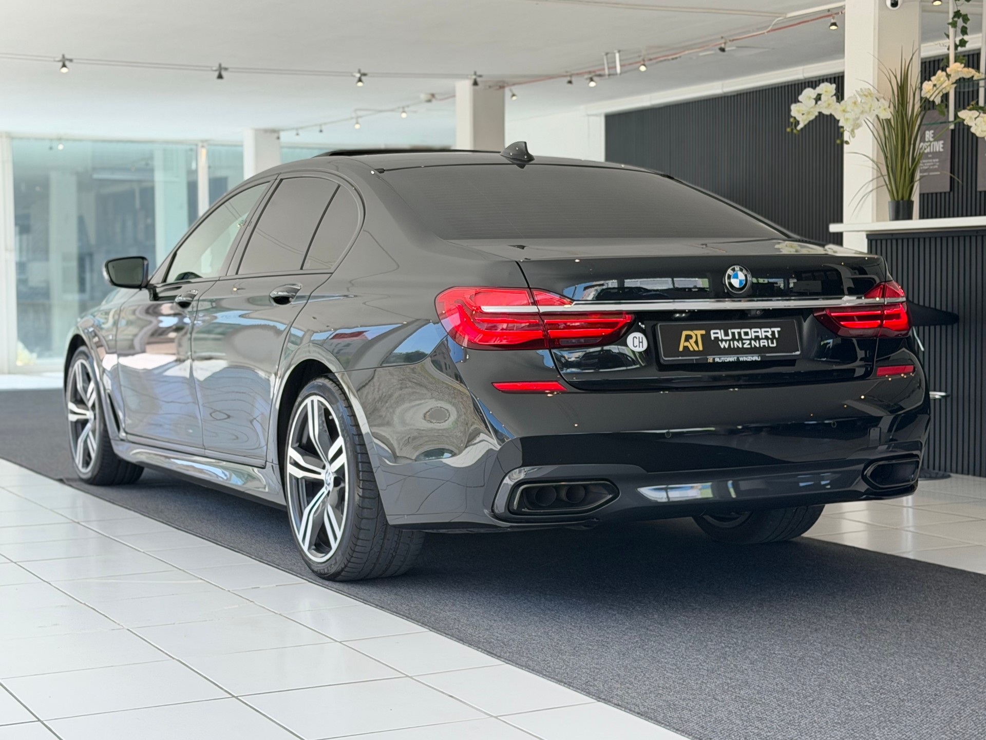 BMW 750i xDrive M Sport Steptronic **Frisch ab MFK**-image-7