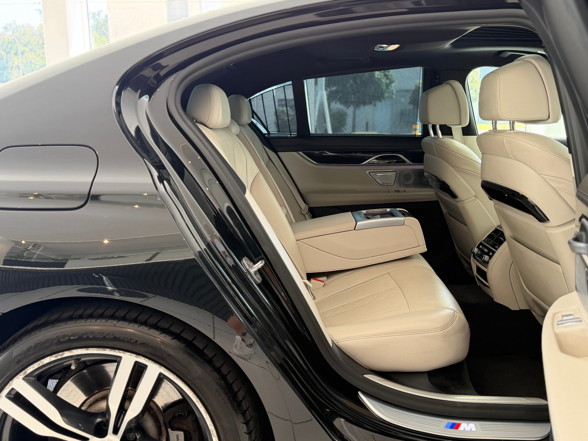 BMW 750i xDrive M Sport Steptronic **Frisch ab MFK**-image-23