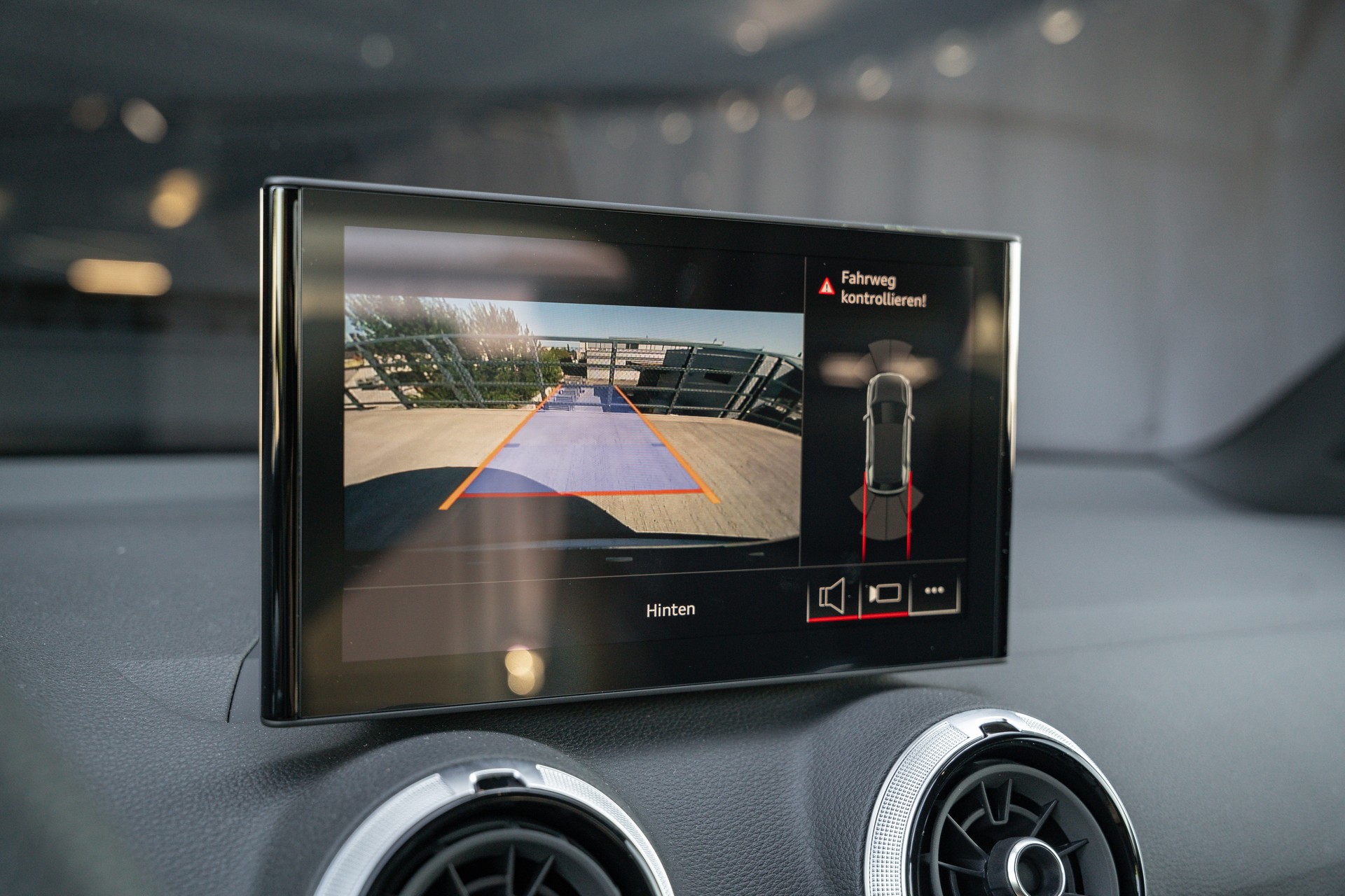AUDI Q2 40 TFSI quattro S-tronic-image-18