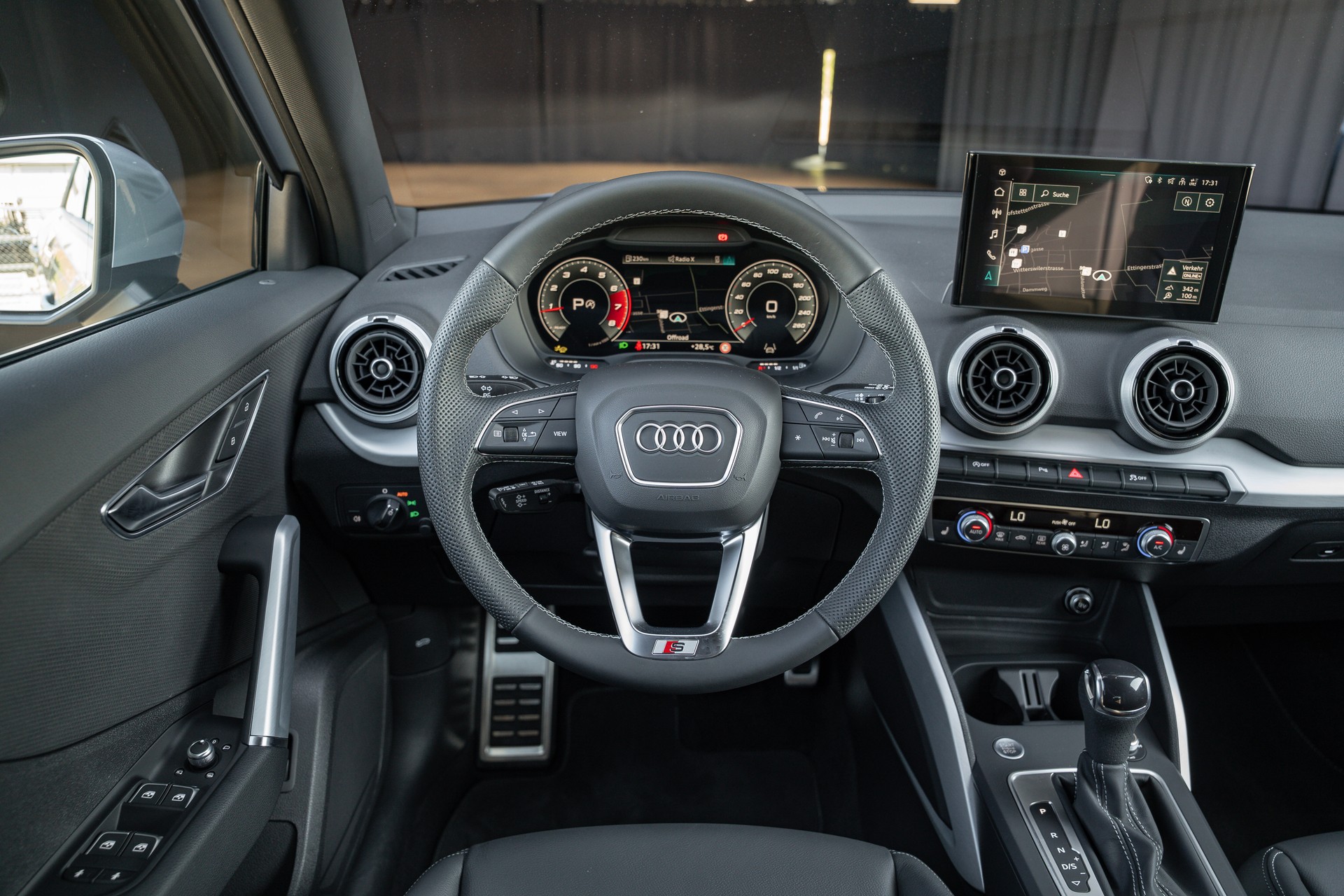 AUDI Q2 40 TFSI quattro S-tronic-image-15
