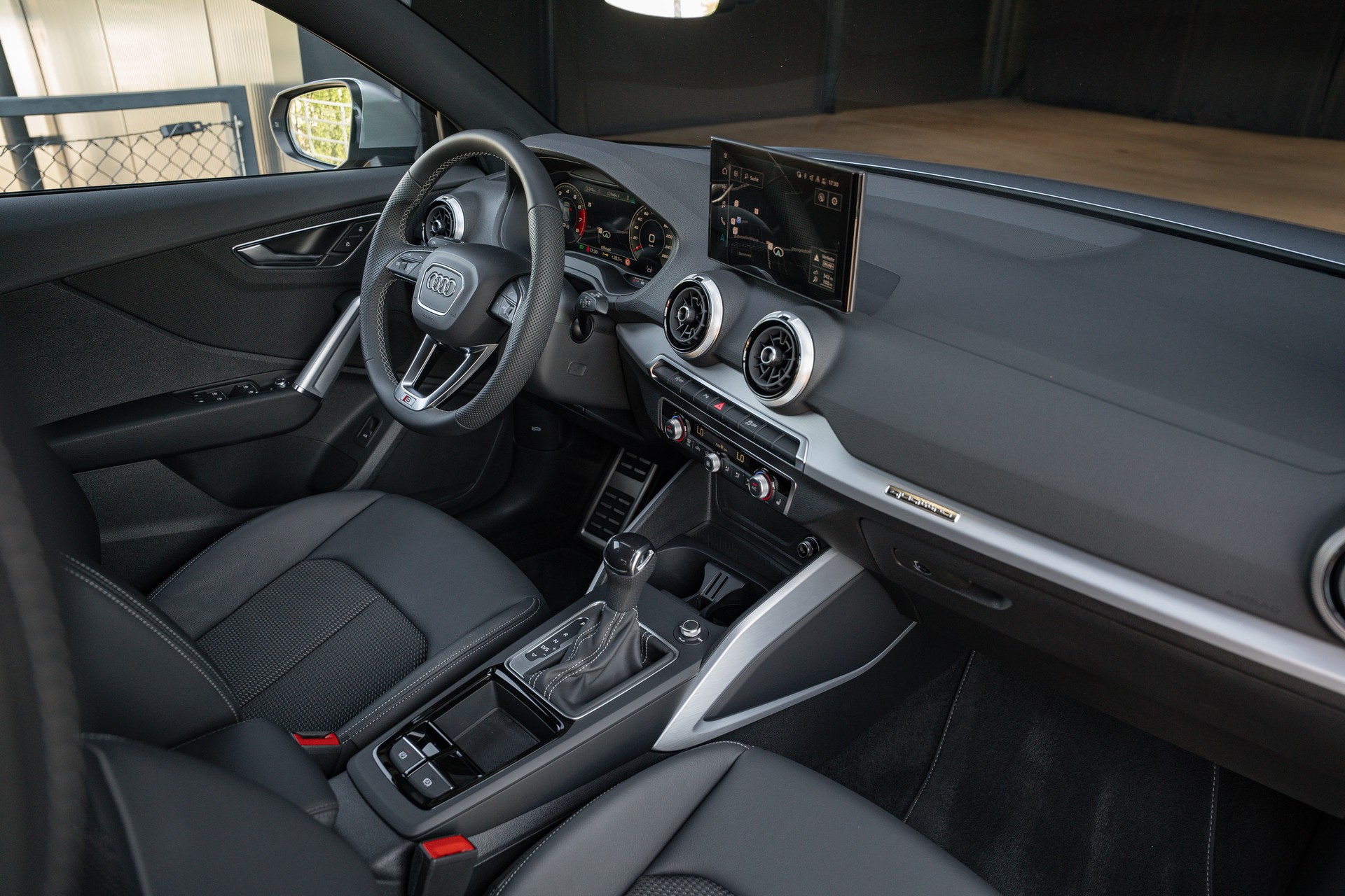 AUDI Q2 40 TFSI quattro S-tronic-image-13