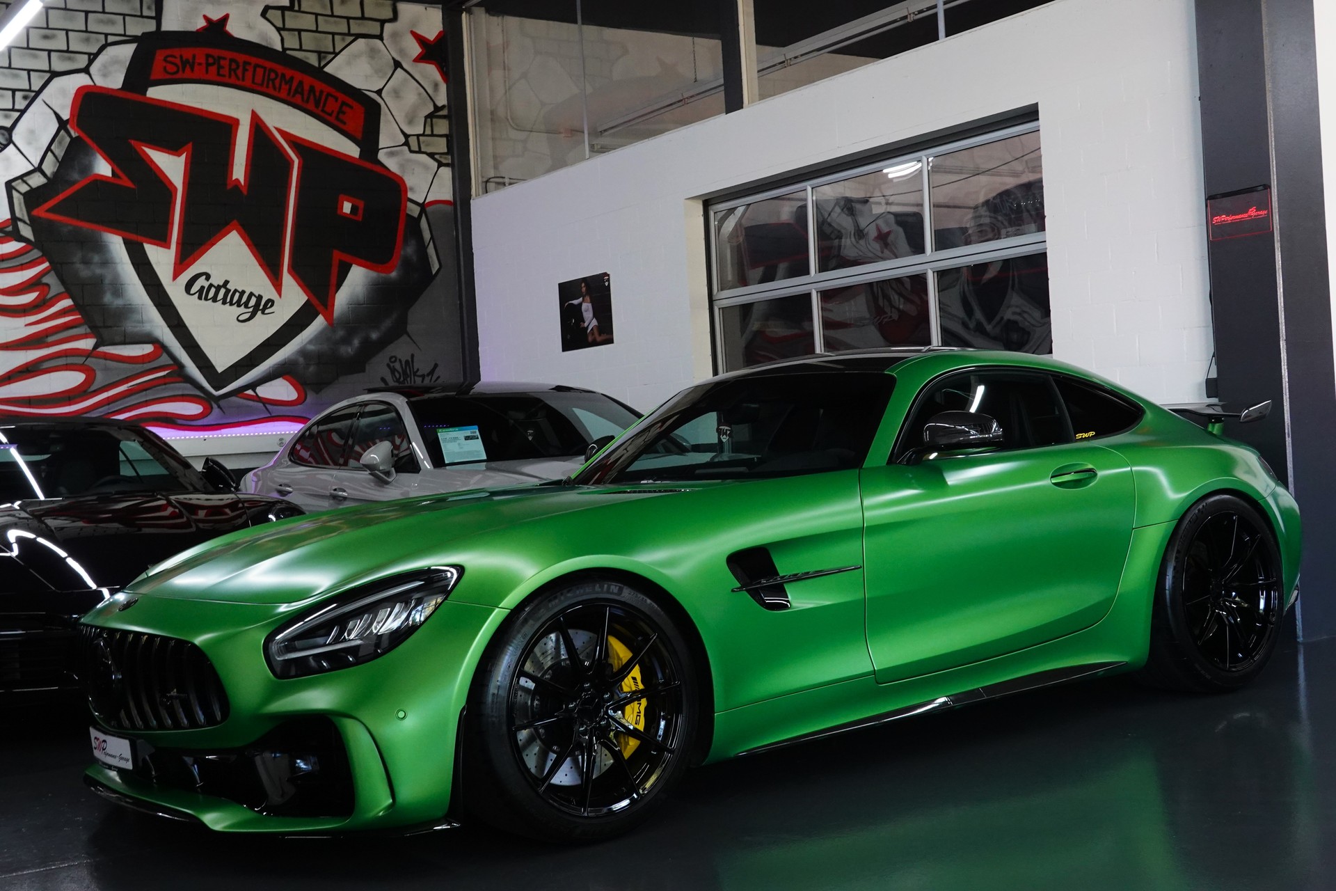 MERCEDES-BENZ AMG GT R SPEEDSHIFT DCT GREEN HULK CARBON PAKET ON TOP