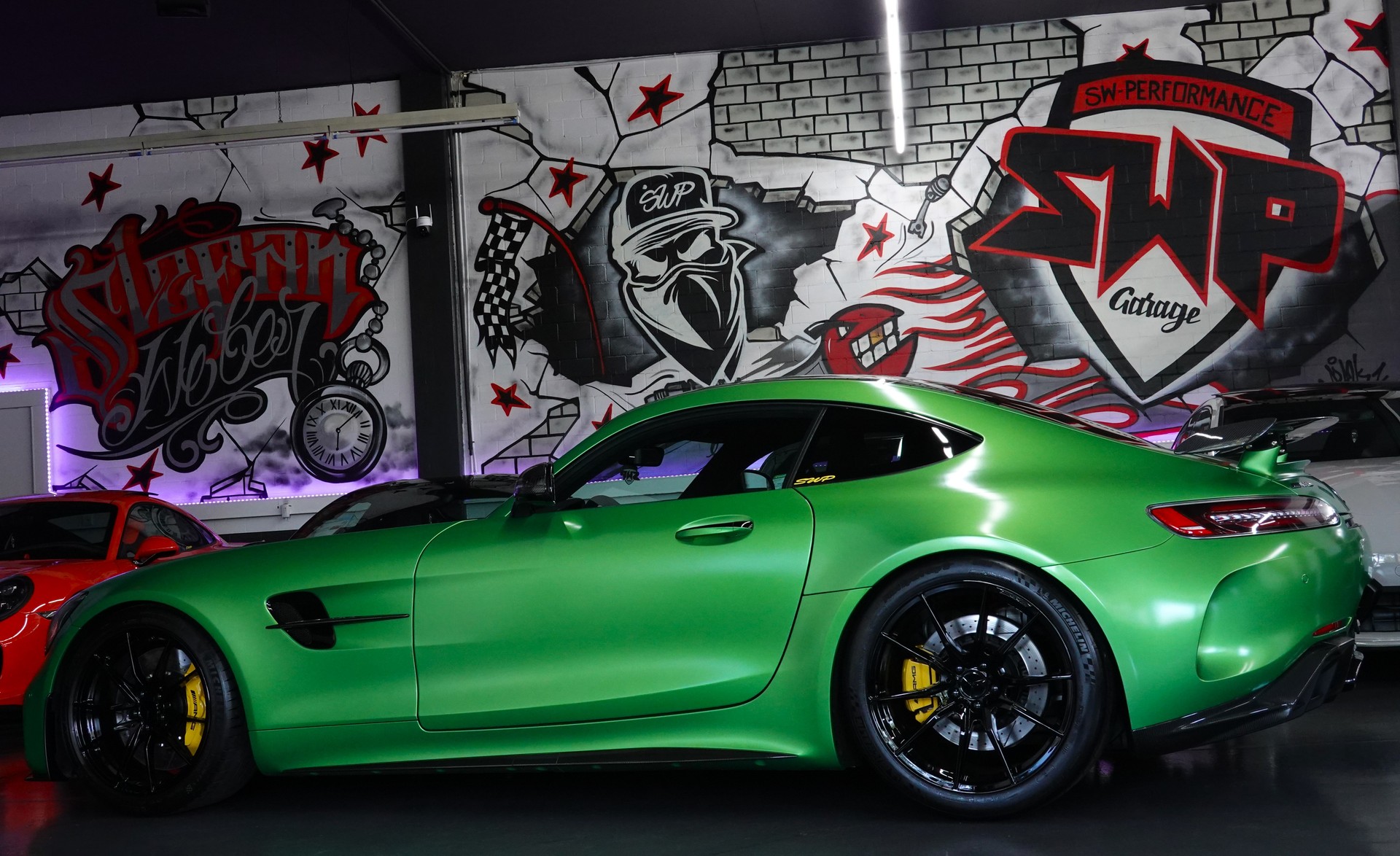 MERCEDES-BENZ AMG GT R SPEEDSHIFT DCT GREEN HULK CARBON PAKET ON TOP-image-12