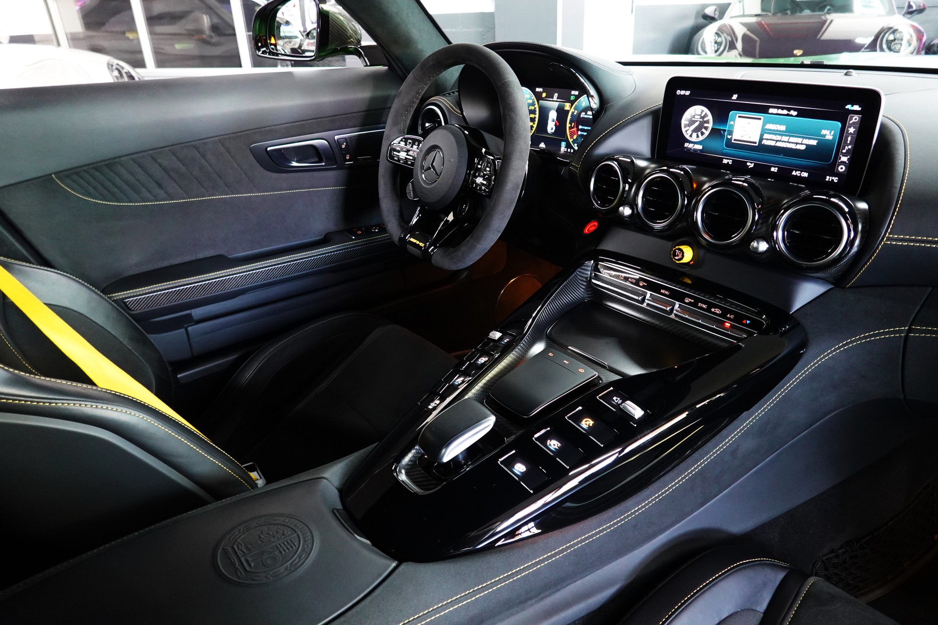 MERCEDES-BENZ AMG GT R SPEEDSHIFT DCT GREEN HULK CARBON PAKET ON TOP-image-52