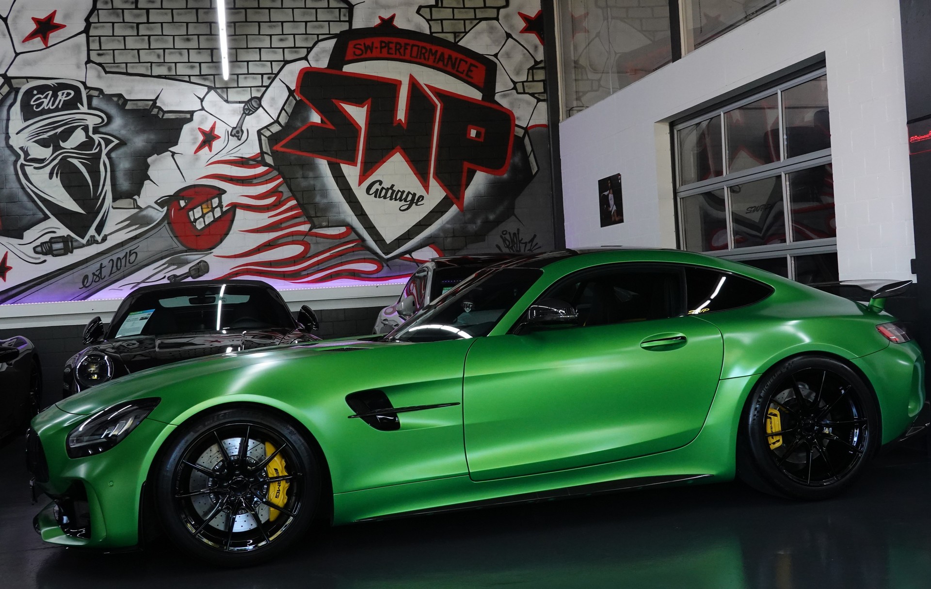 MERCEDES-BENZ AMG GT R SPEEDSHIFT DCT GREEN HULK CARBON PAKET ON TOP-showroom-element-1