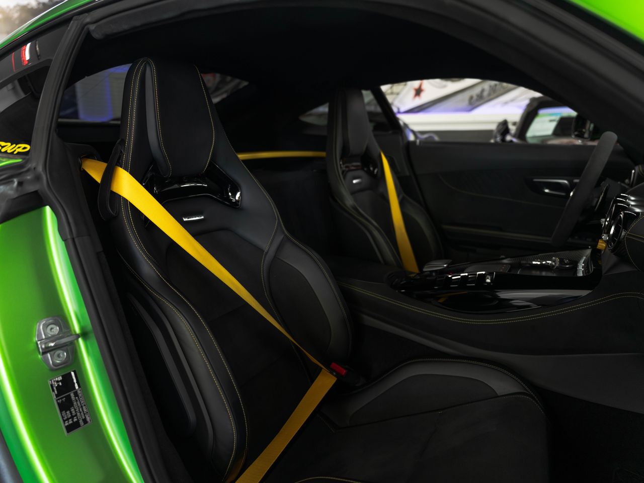 MERCEDES-BENZ AMG GT R SPEEDSHIFT DCT GREEN HULK CARBON PAKET ON TOP-image-58