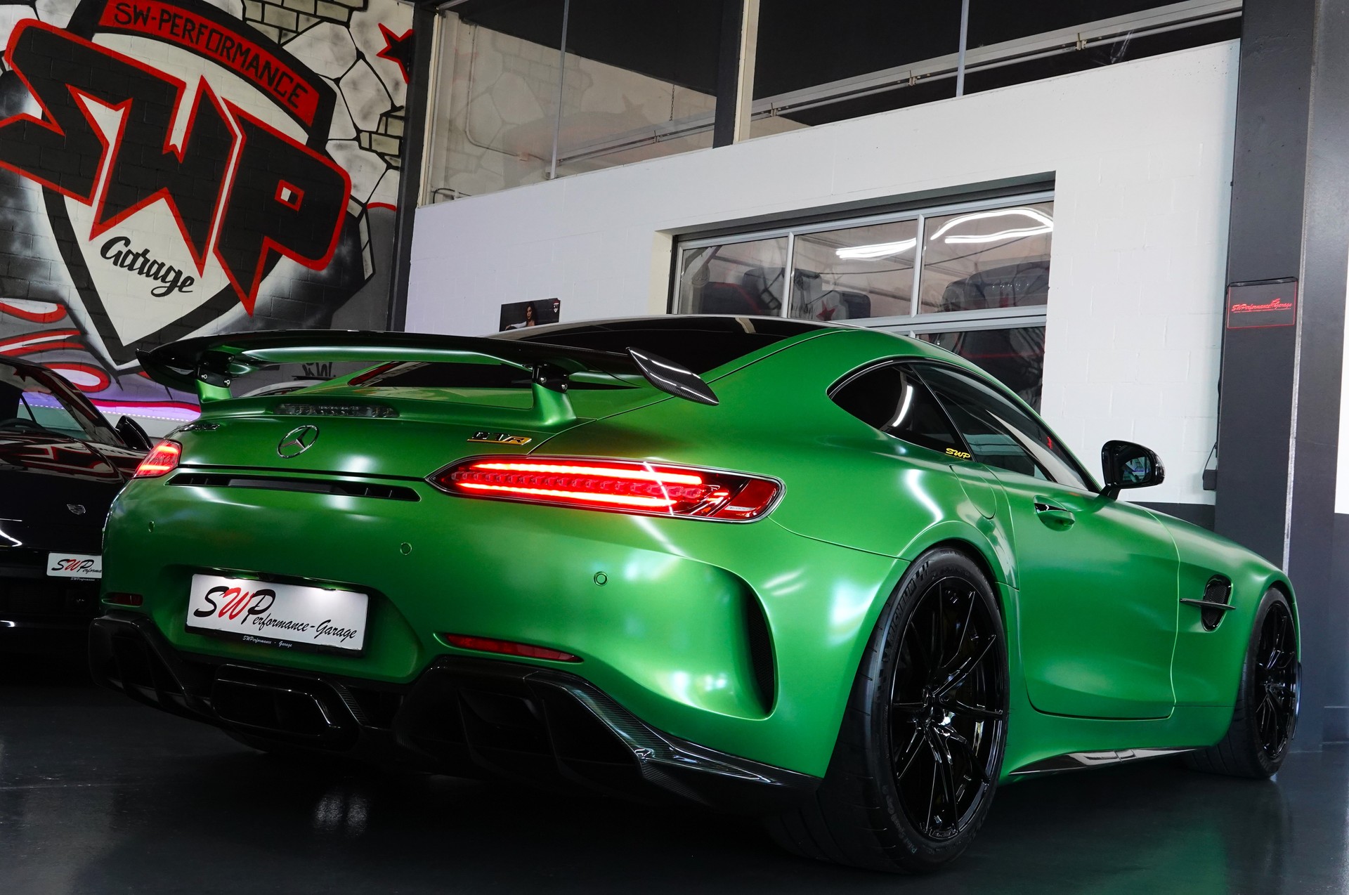 MERCEDES-BENZ AMG GT R SPEEDSHIFT DCT GREEN HULK CARBON PAKET ON TOP-image-29
