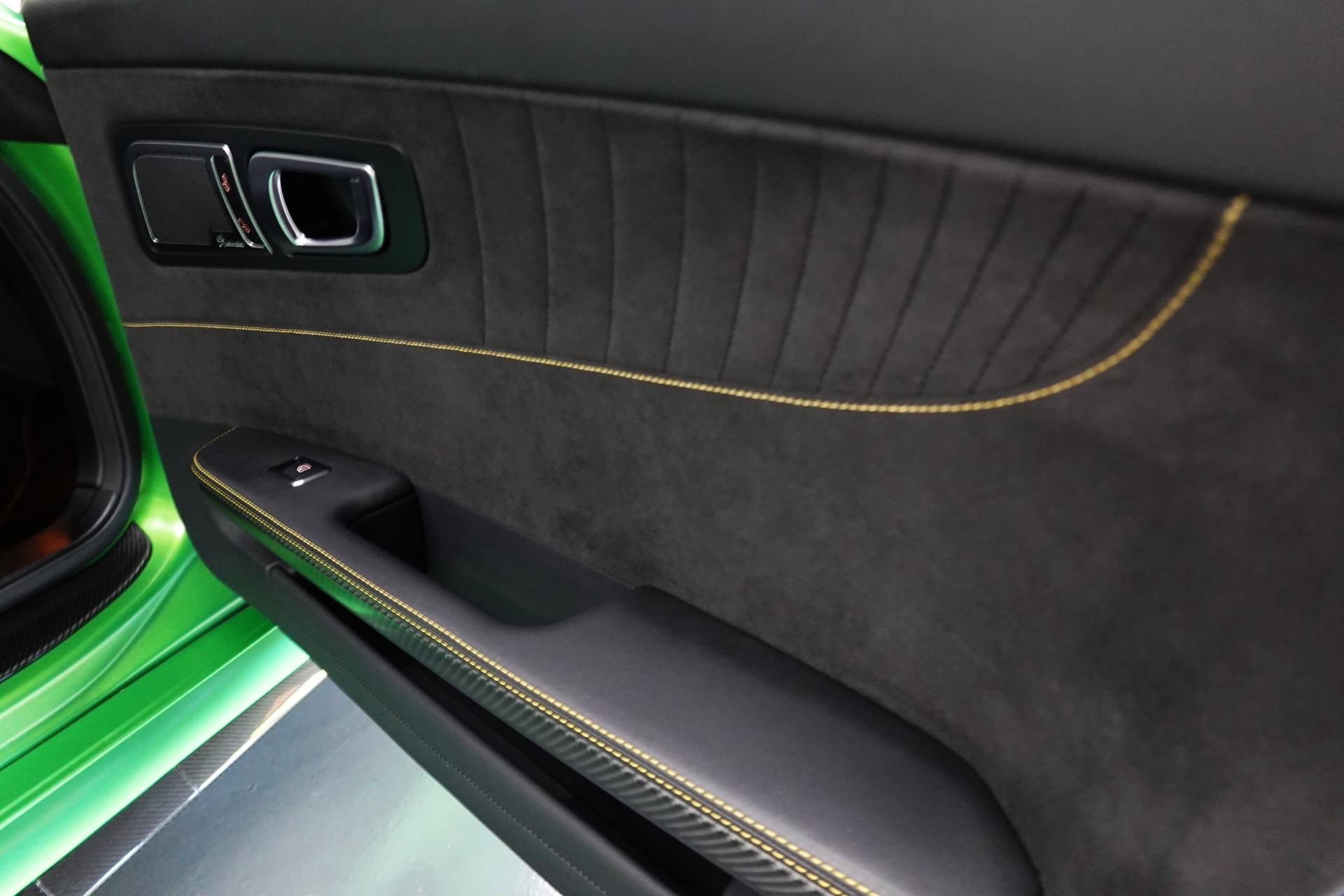 MERCEDES-BENZ AMG GT R SPEEDSHIFT DCT GREEN HULK CARBON PAKET ON TOP-image-59