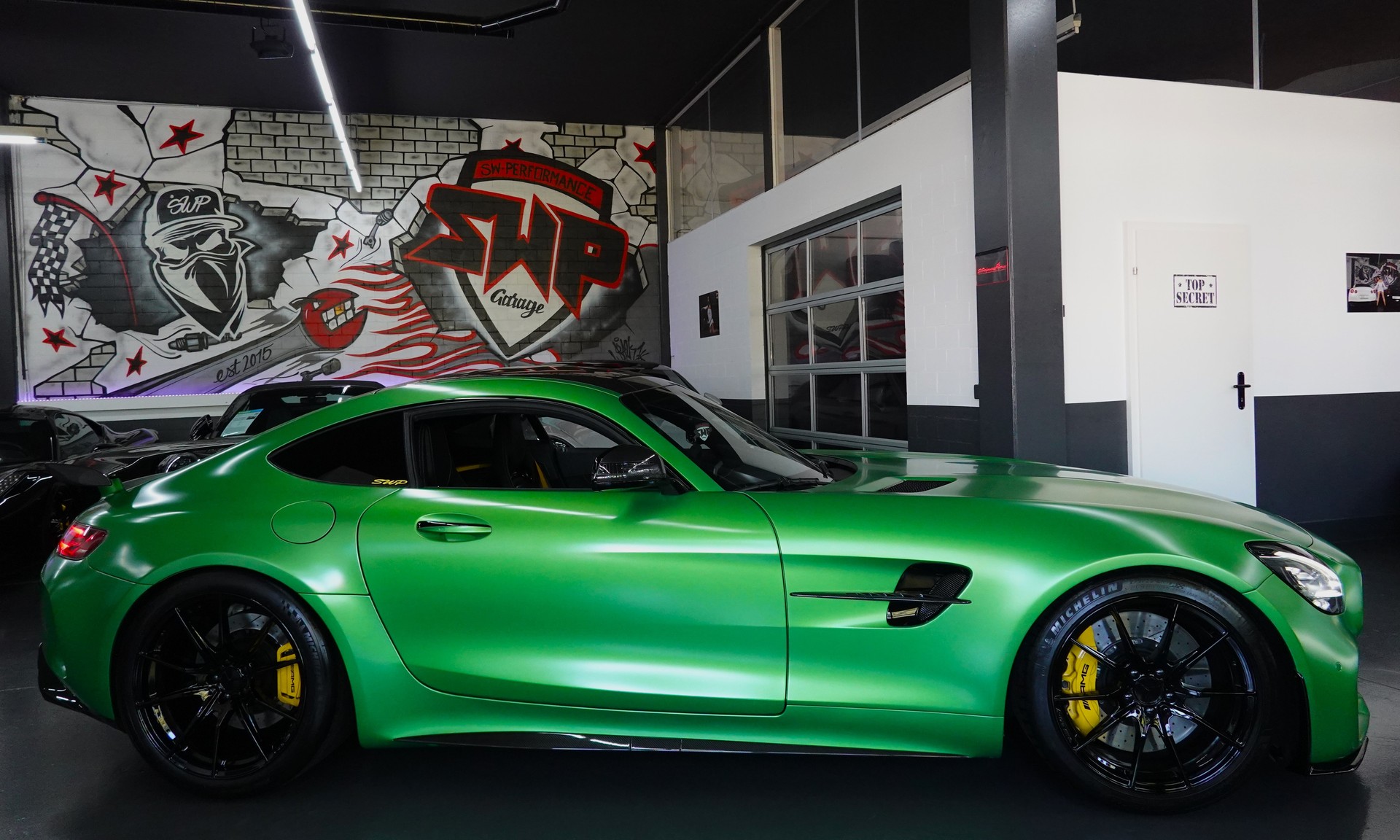 MERCEDES-BENZ AMG GT R SPEEDSHIFT DCT GREEN HULK CARBON PAKET ON TOP-image-61