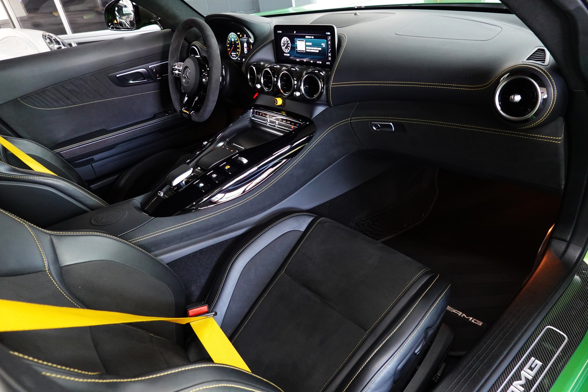MERCEDES-BENZ AMG GT R SPEEDSHIFT DCT GREEN HULK CARBON PAKET ON TOP-image-54