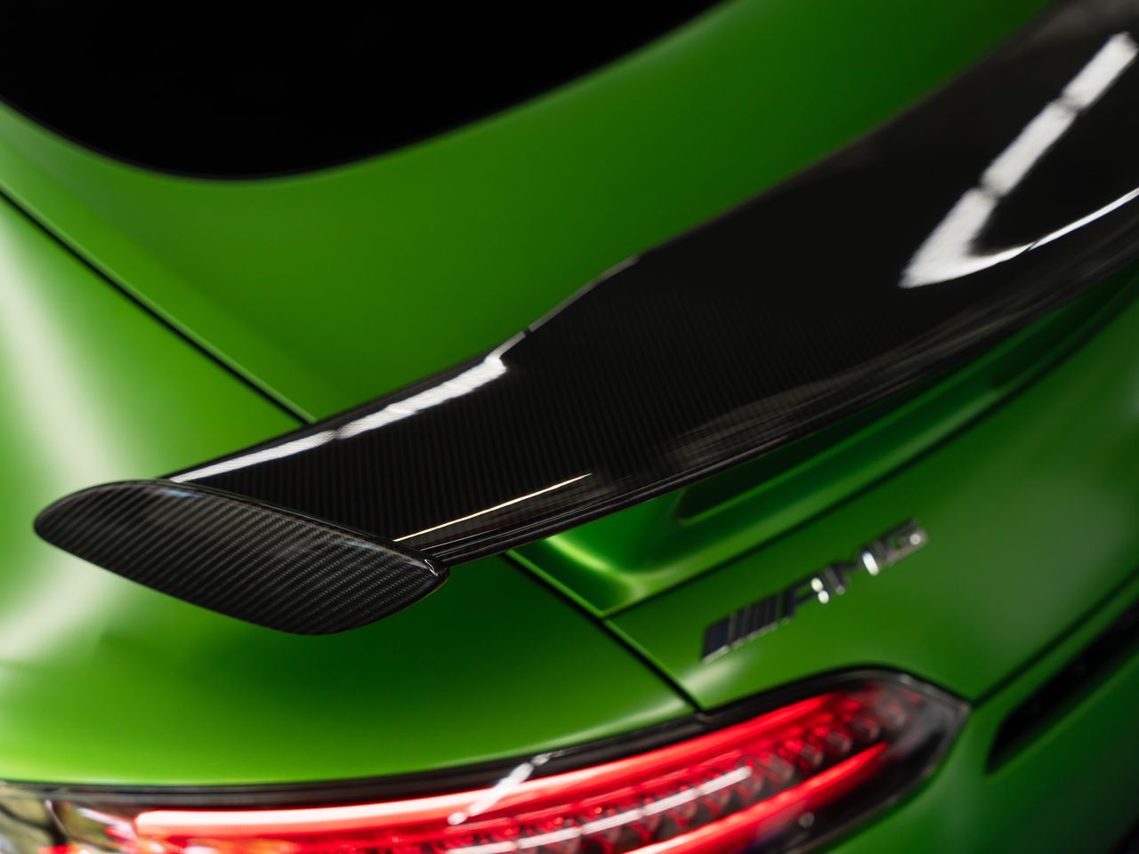MERCEDES-BENZ AMG GT R SPEEDSHIFT DCT GREEN HULK CARBON PAKET ON TOP-image-16