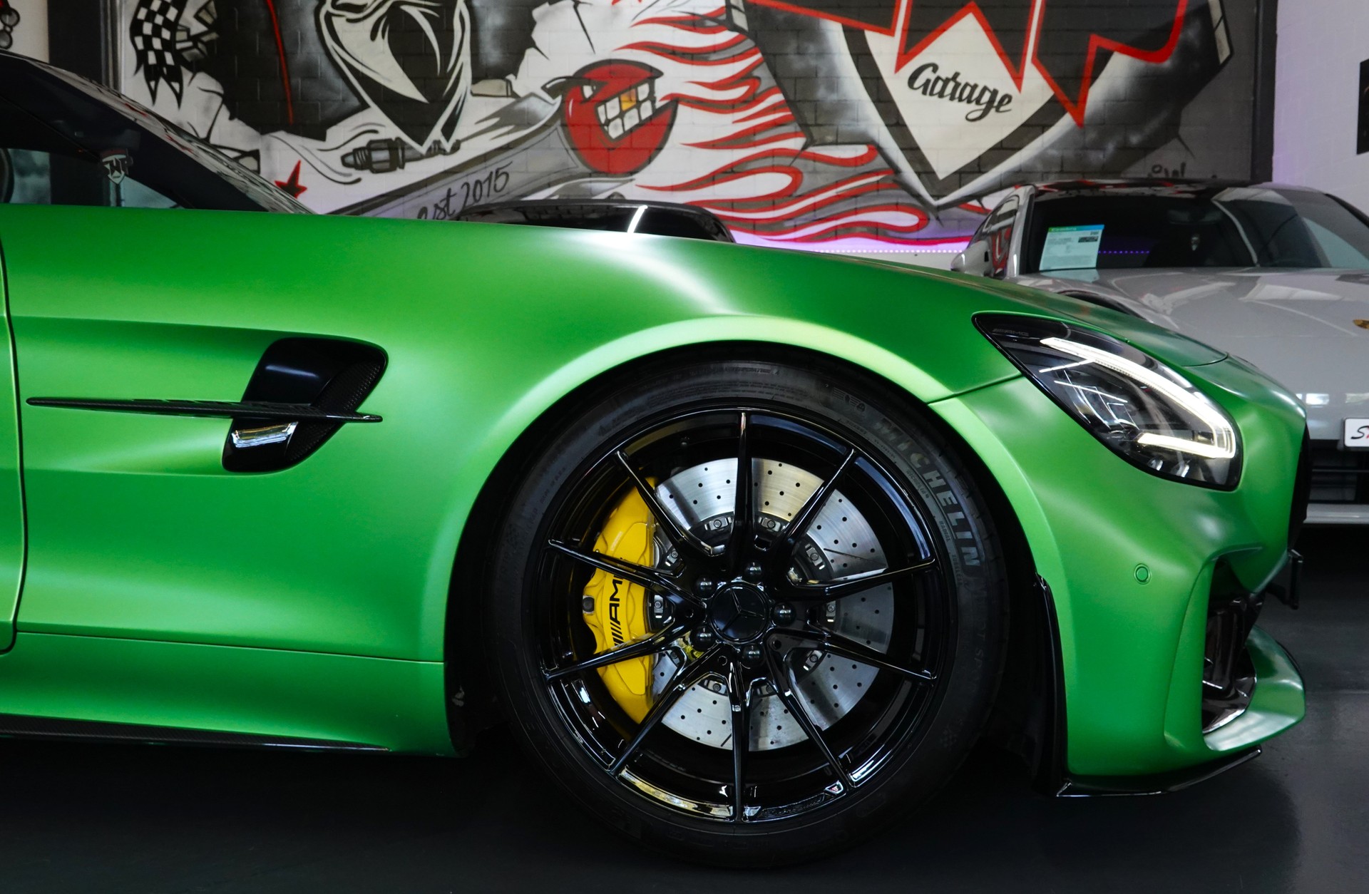 MERCEDES-BENZ AMG GT R SPEEDSHIFT DCT GREEN HULK CARBON PAKET ON TOP-image-27