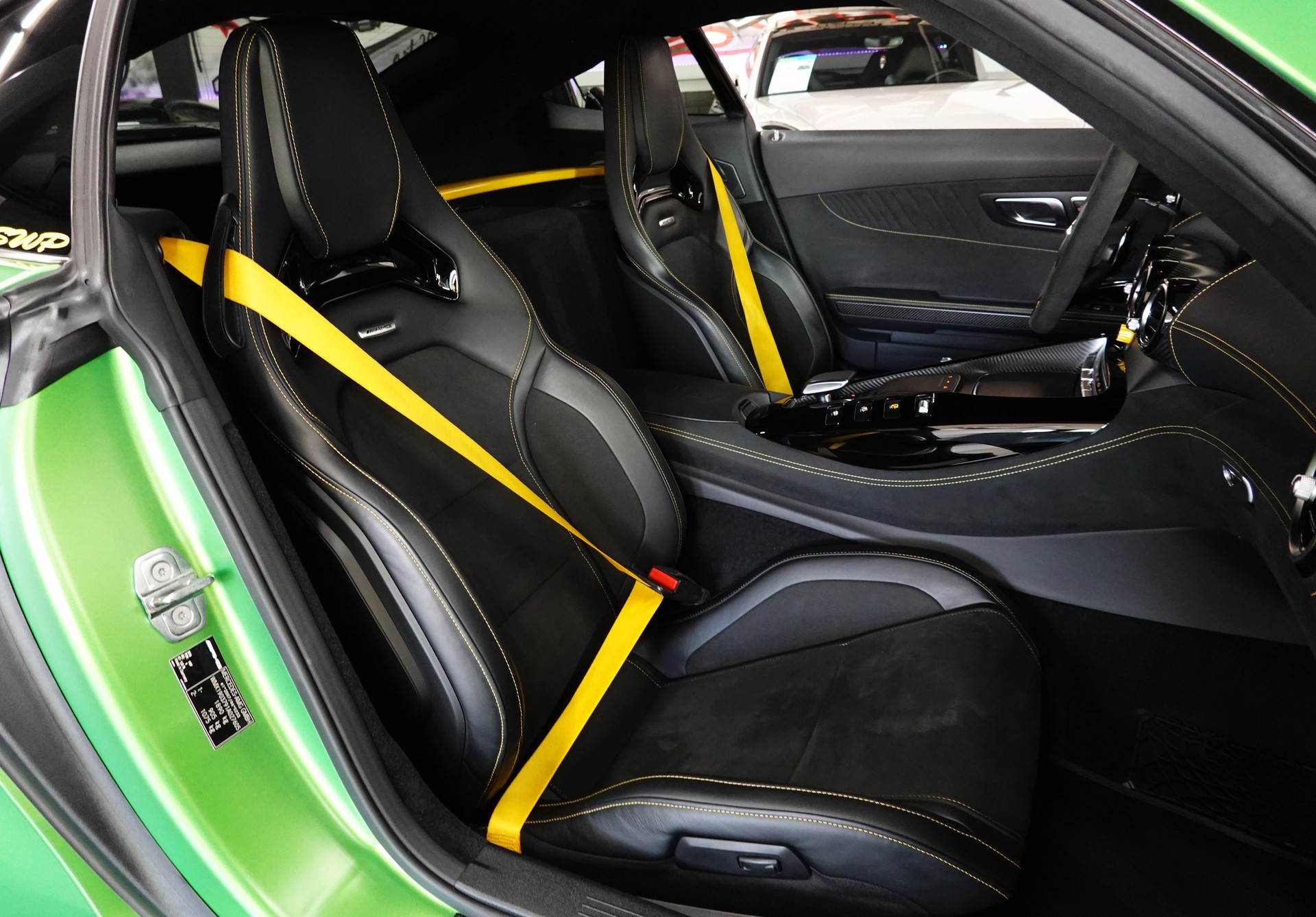 MERCEDES-BENZ AMG GT R SPEEDSHIFT DCT GREEN HULK CARBON PAKET ON TOP-image-51